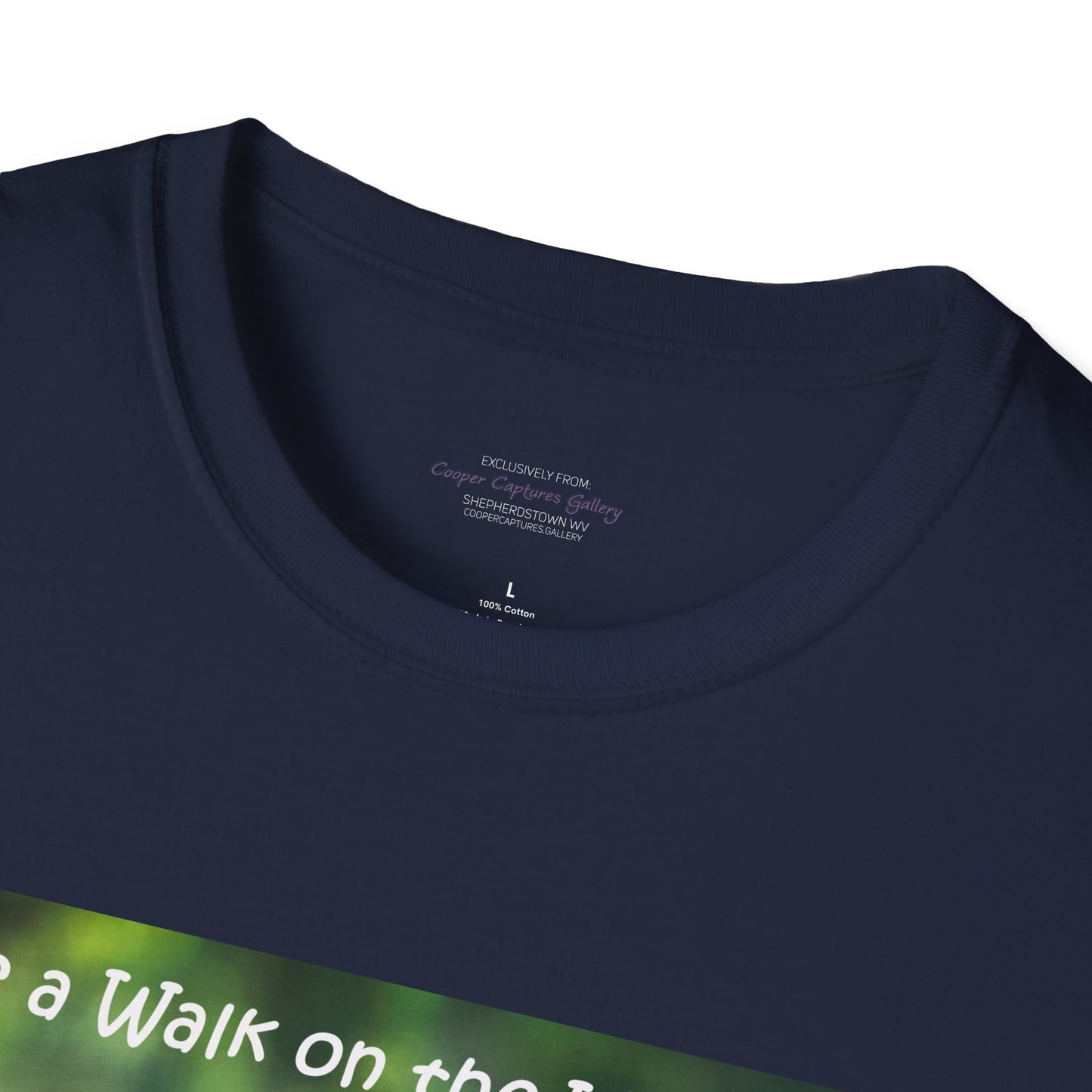 Costa Rican Keel-billed toucan in flight - T-shirt