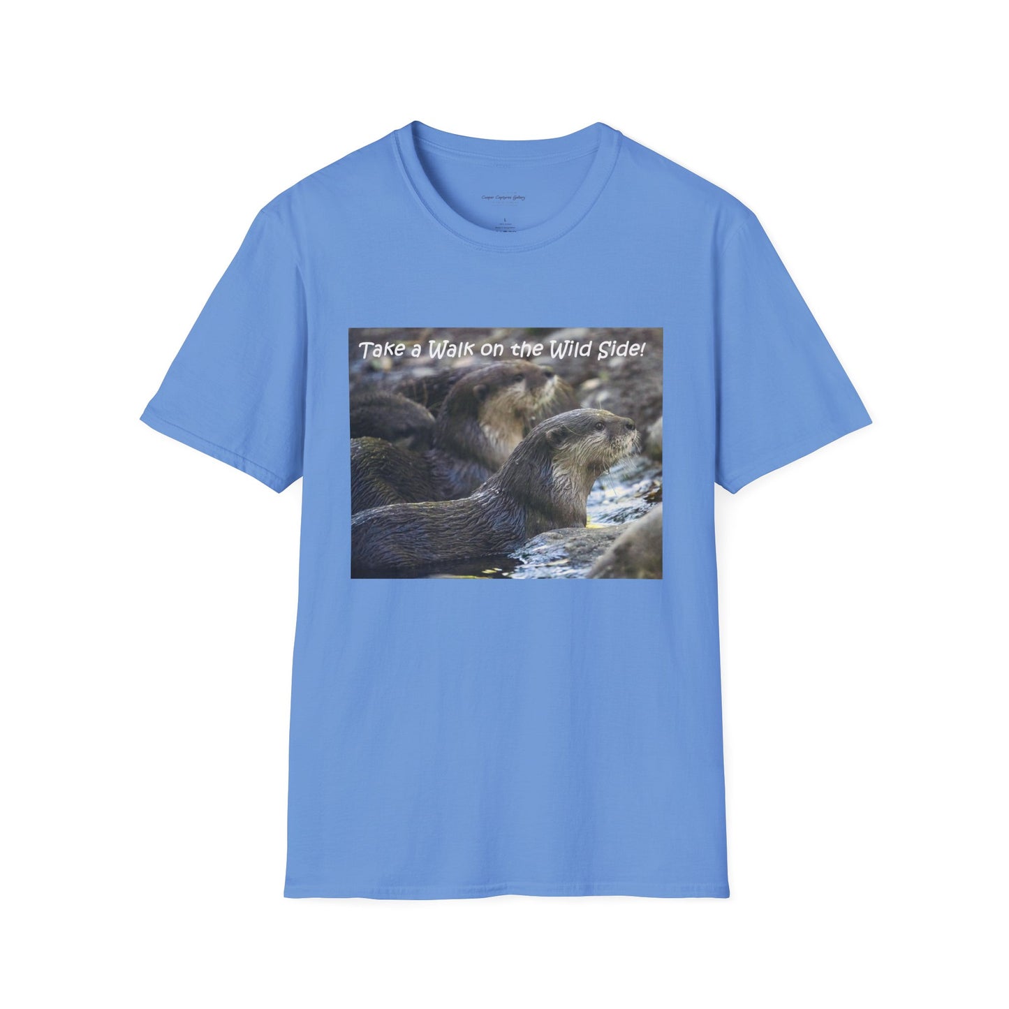 Curiously cute river otter - T-Shirt