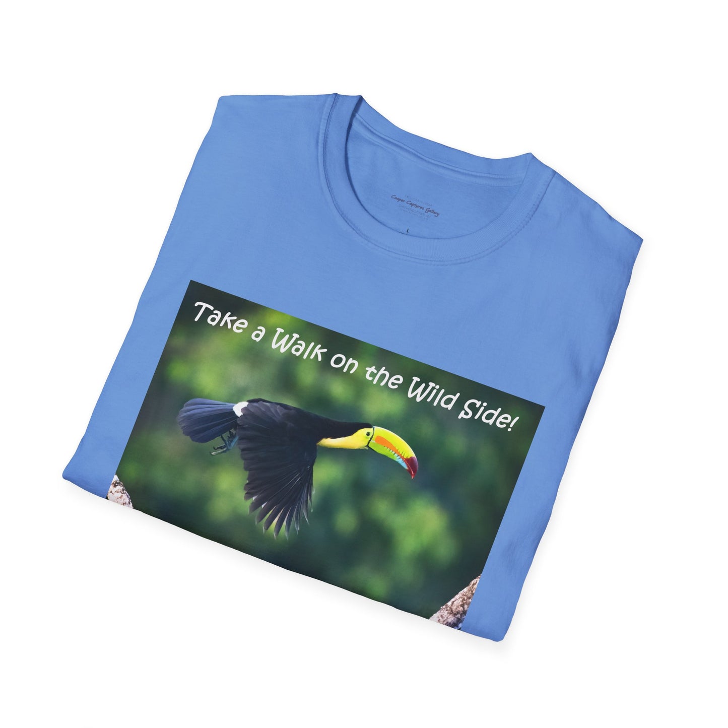 Costa Rican Keel-billed toucan in flight - T-shirt