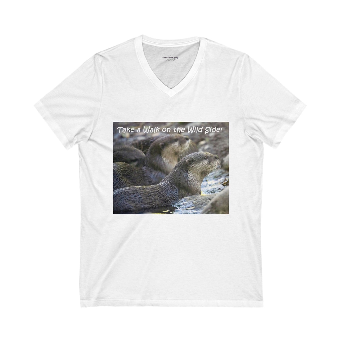 Curiously cute river otter - T-Shirt