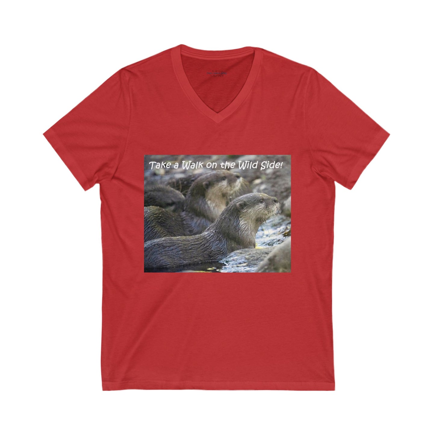 Curiously cute river otter - T-Shirt