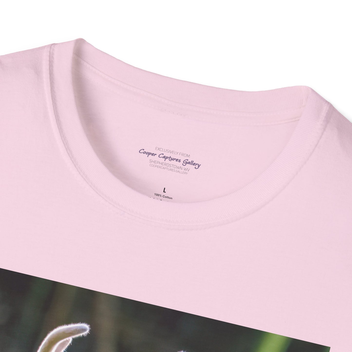 Funky-faced young deer buck - T-Shirt