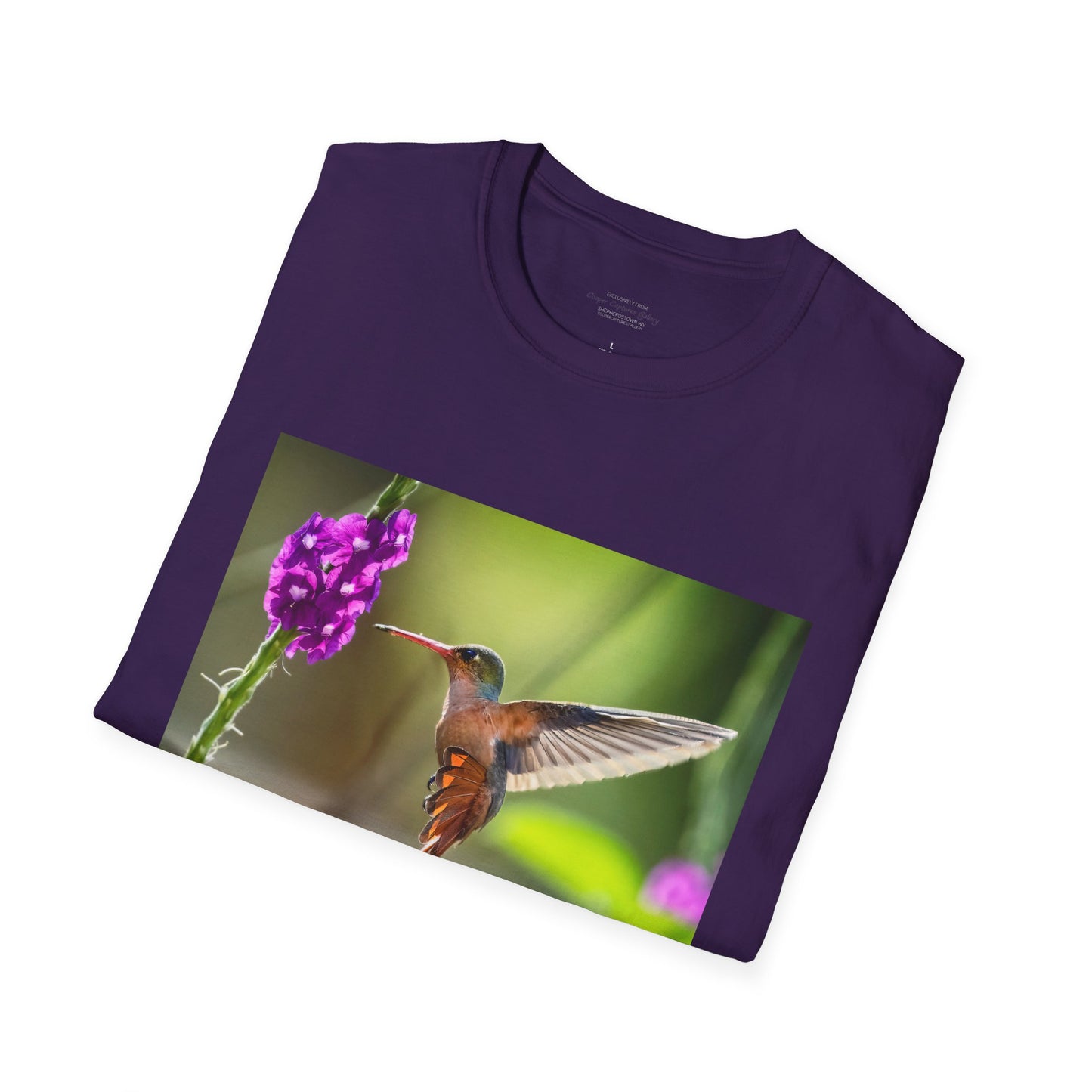 Costa Rican Rufous-tailed hummingbird in flight - T-shirt