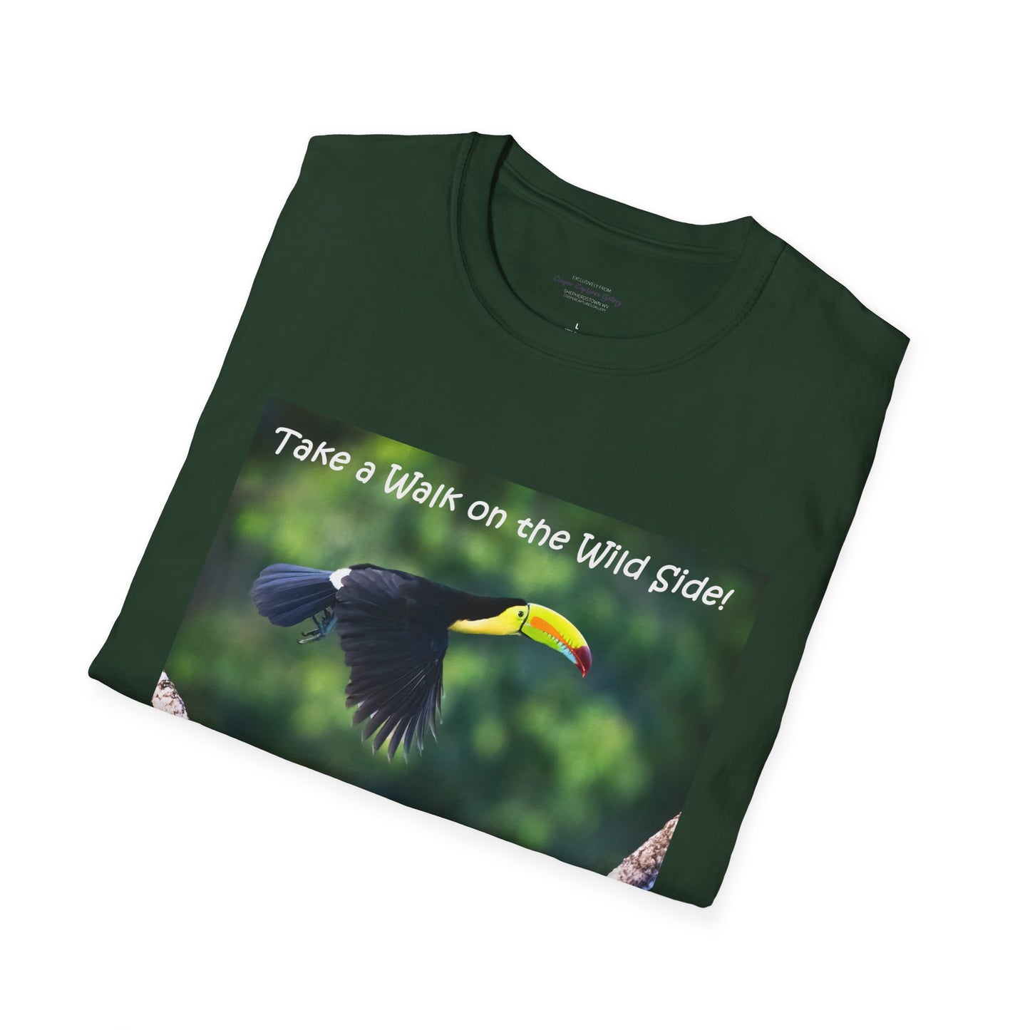 Costa Rican Keel-billed toucan in flight - T-shirt