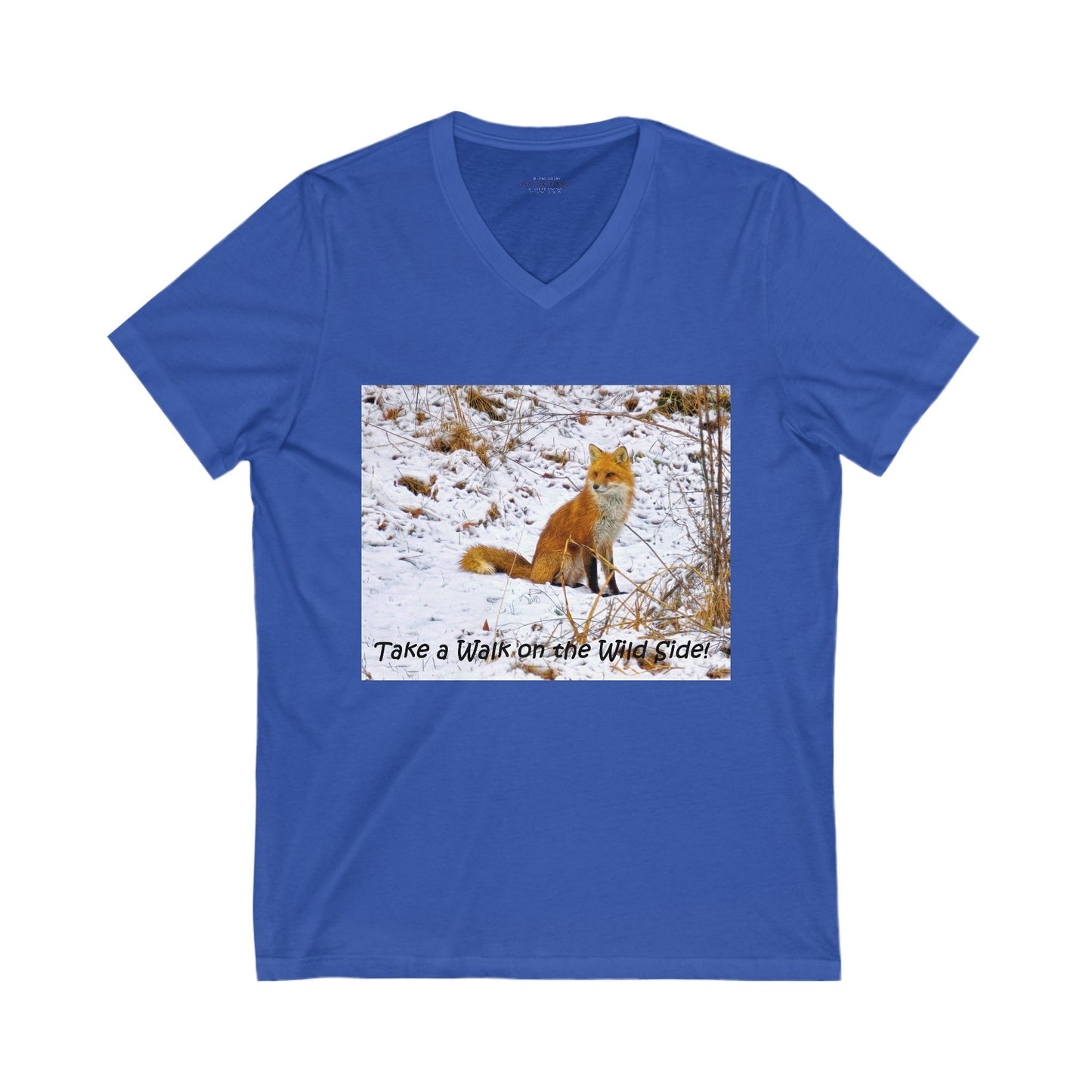 Red Fox pauses in the snow - V-Neck Tee-Shirt