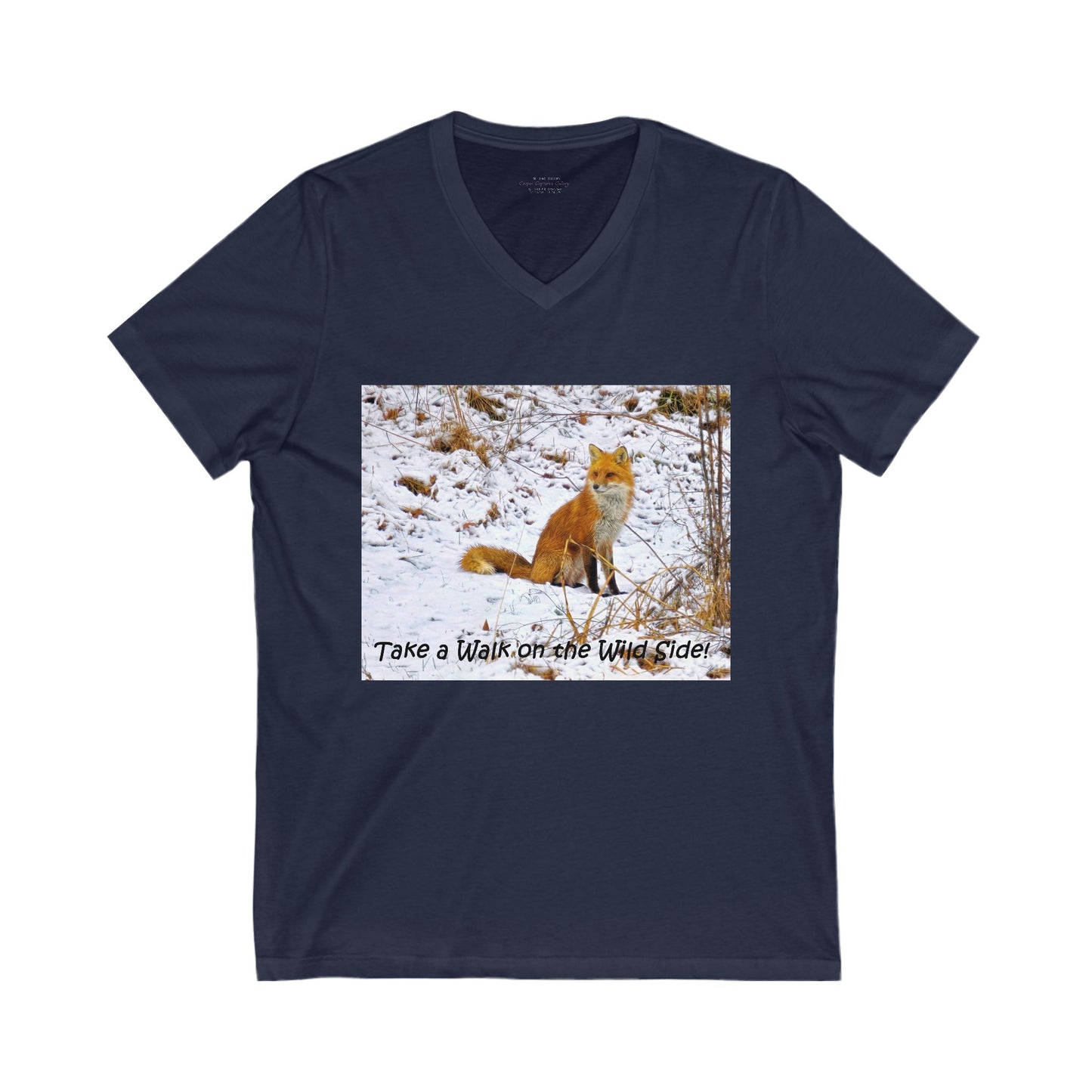 Red Fox pauses in the snow - V-Neck Tee-Shirt