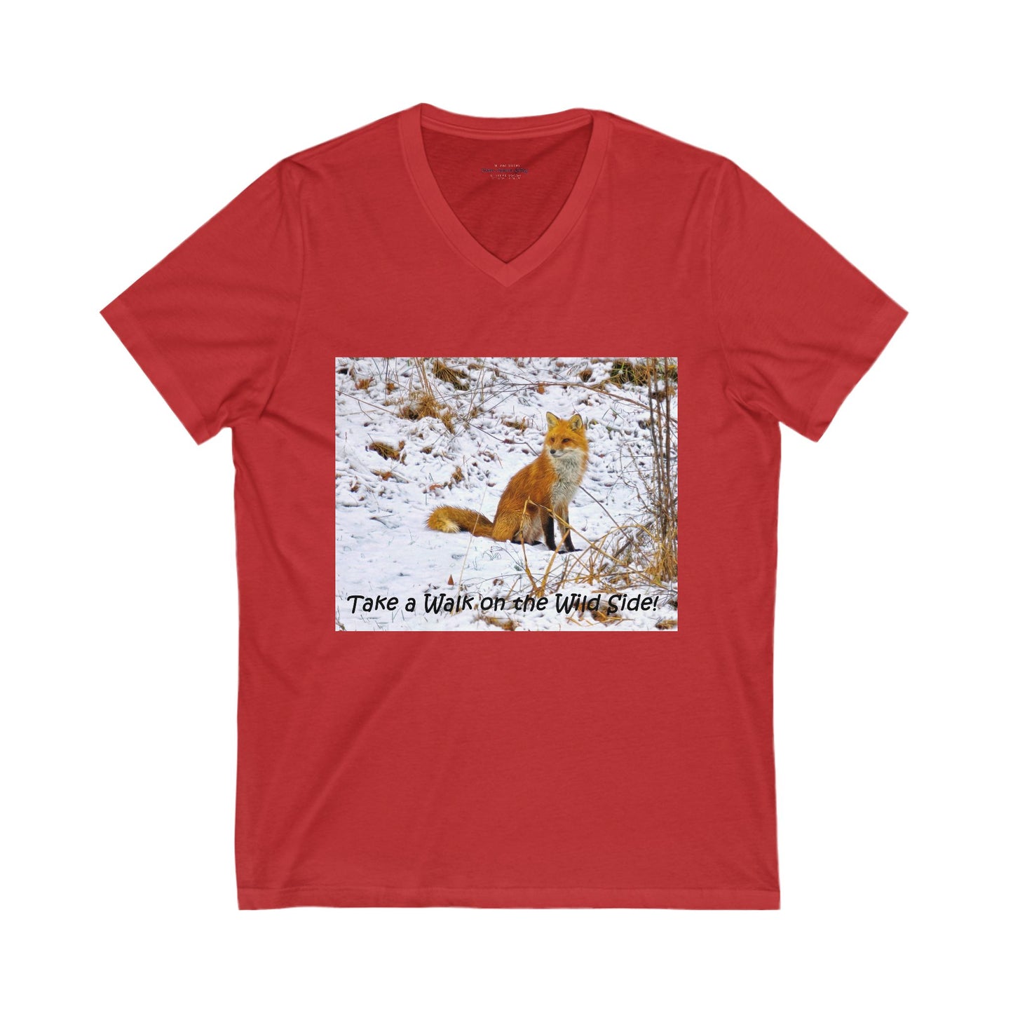 Red Fox pauses in the snow - V-Neck Tee-Shirt