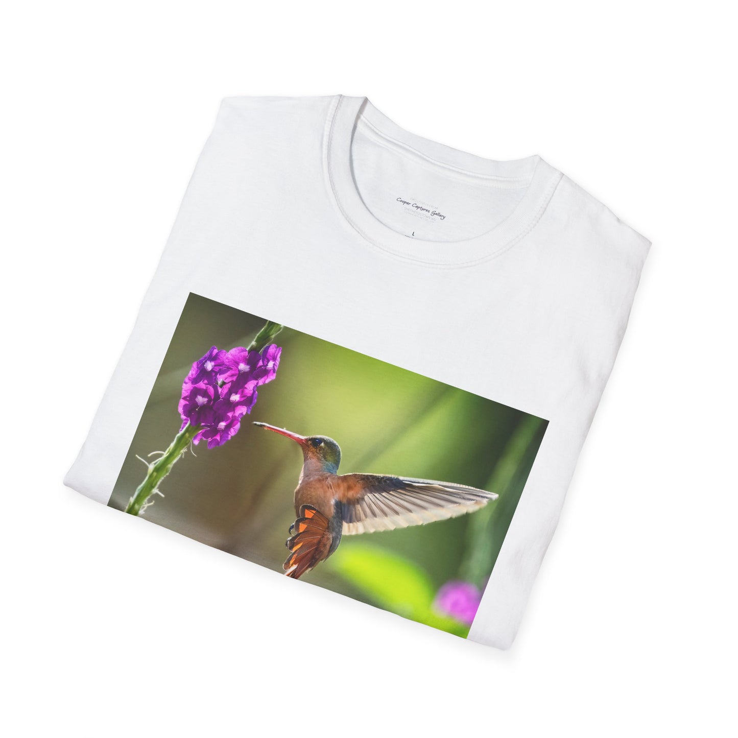 Costa Rican Rufous-tailed hummingbird in flight - T-shirt