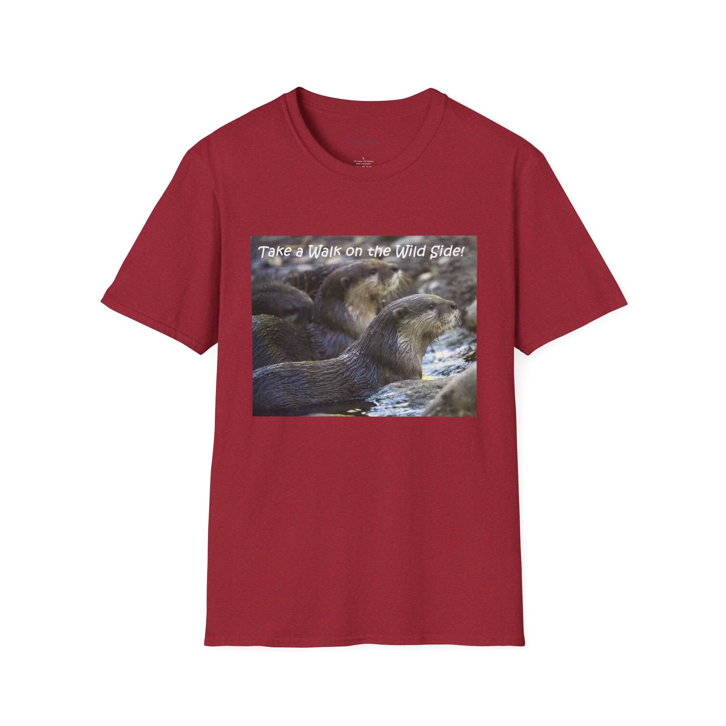 Curiously cute river otter - T-Shirt
