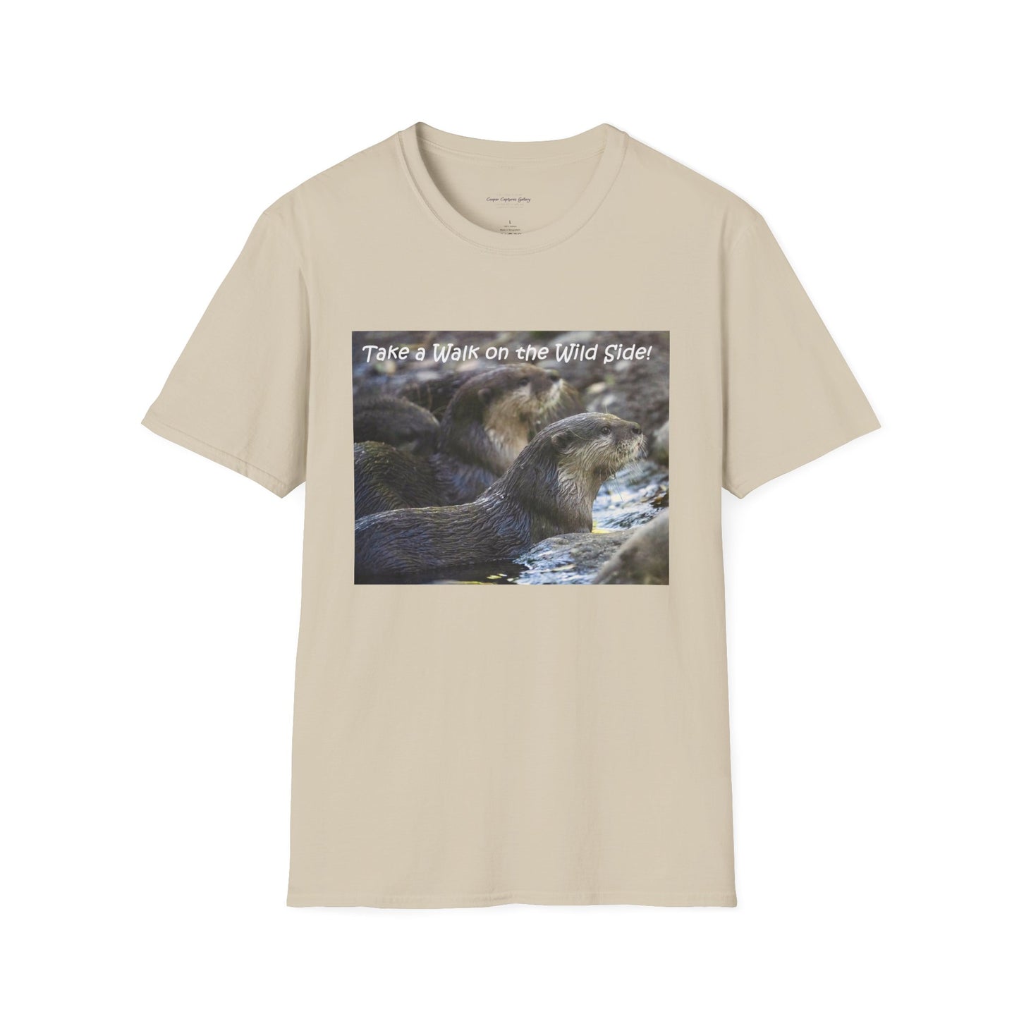 Curiously cute river otter - T-Shirt