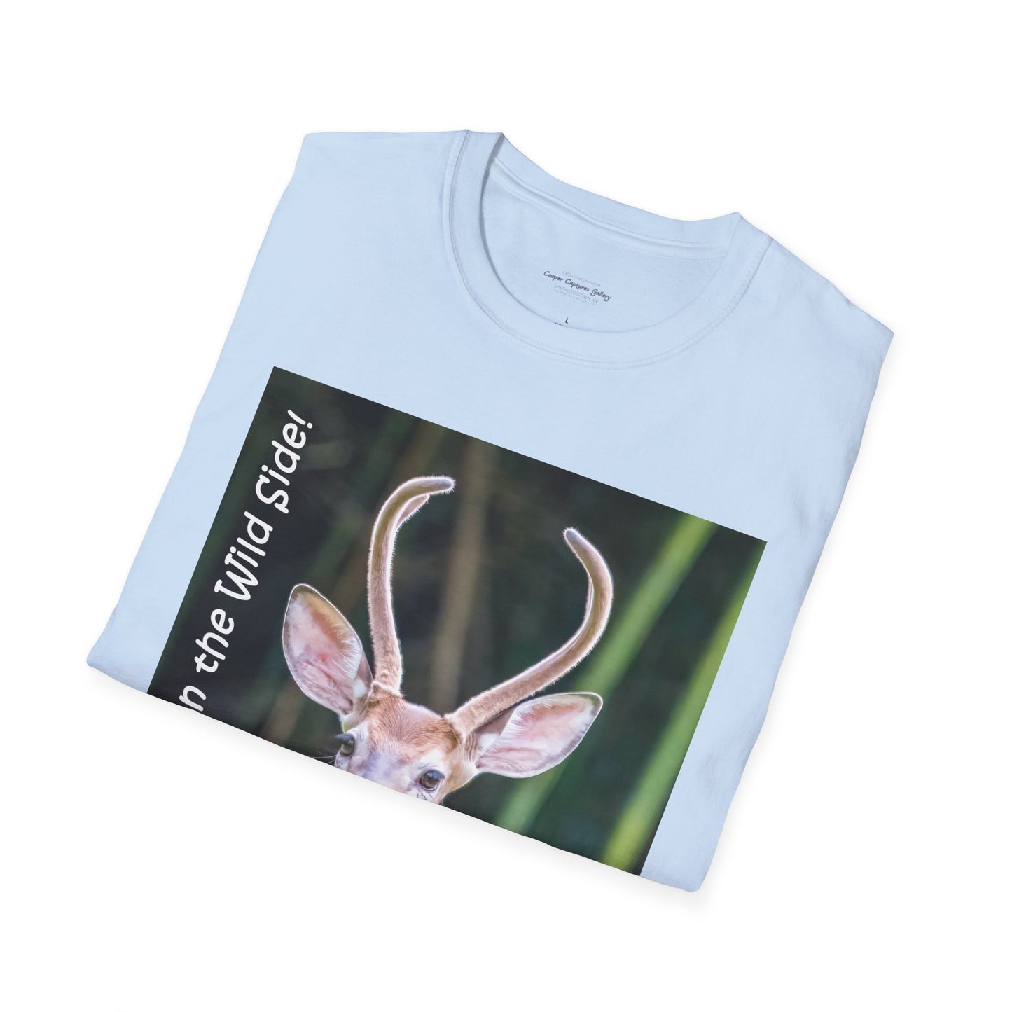 Funky-faced young deer buck - T-Shirt