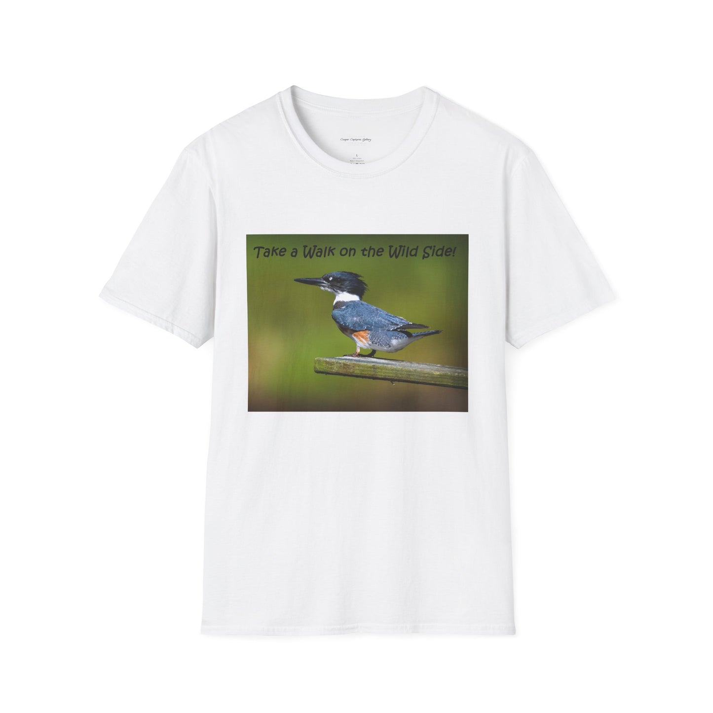 Noble Kingfisher sits watching for prey - T-shirt