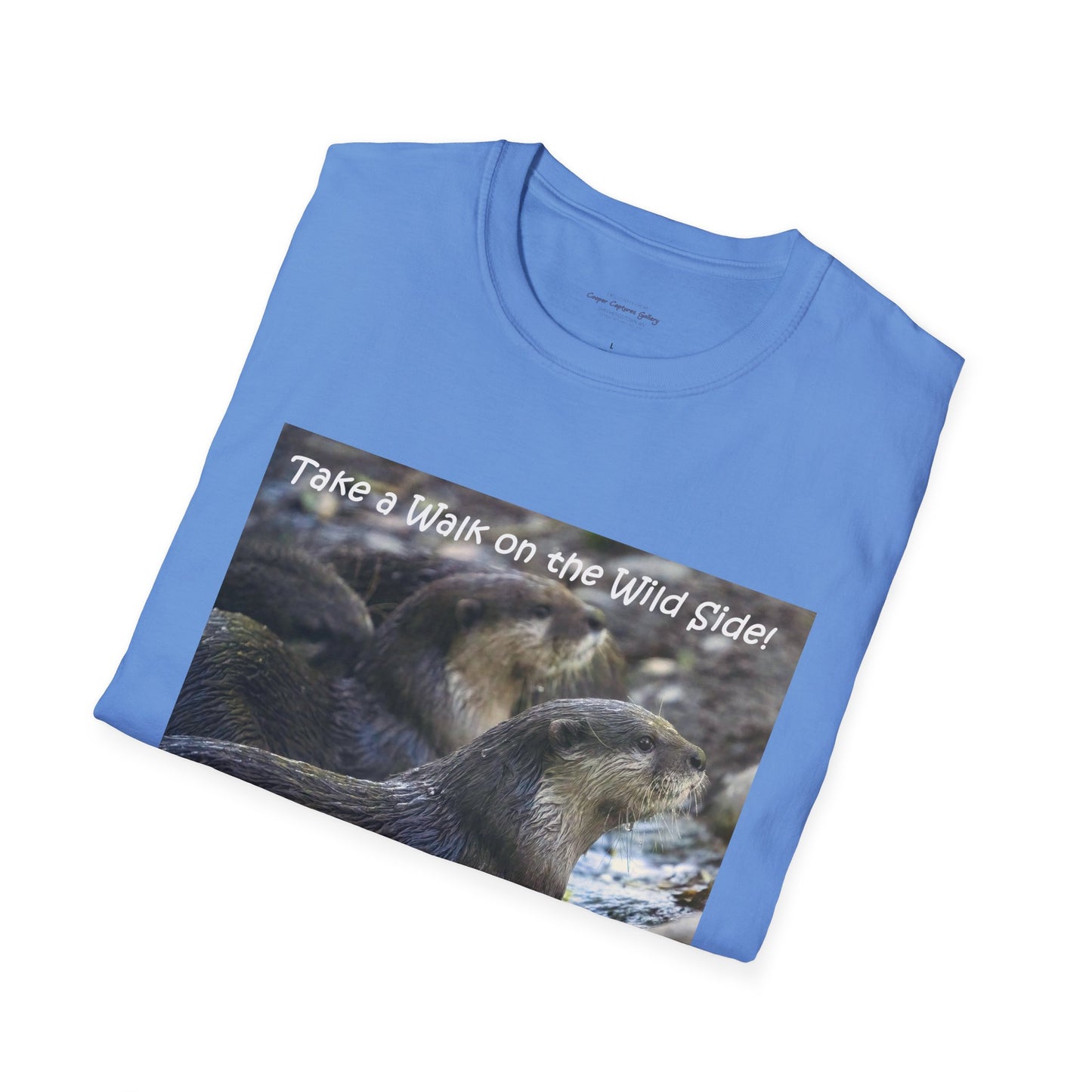 Curiously cute river otter - T-Shirt
