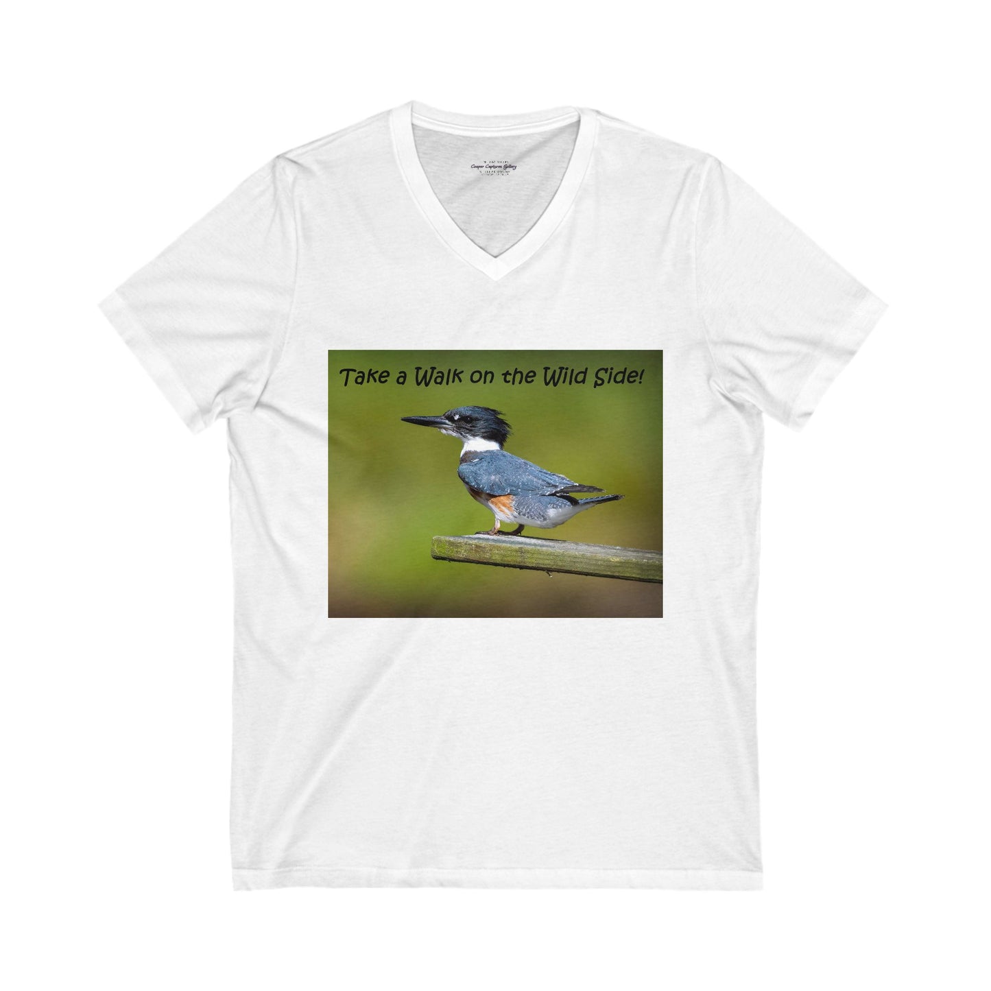 Noble Kingfisher sits watching for prey - V-Neck Tee-shirt