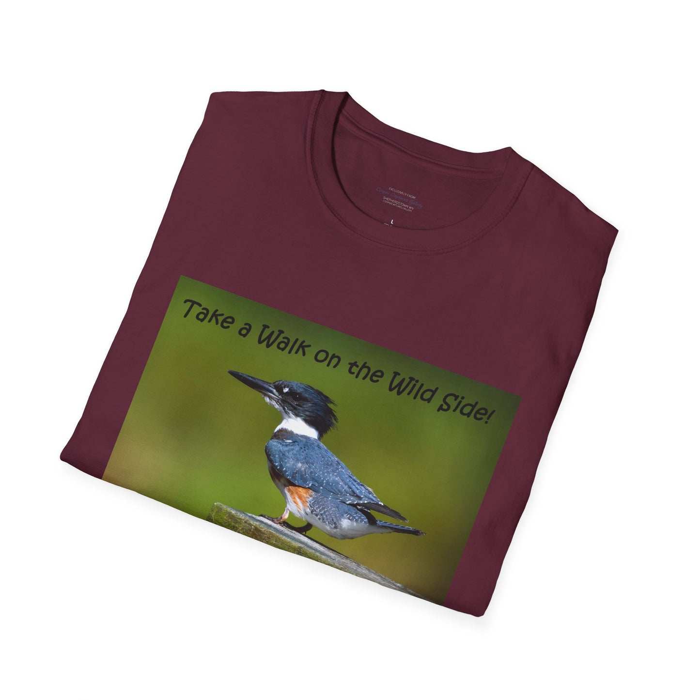 Noble Kingfisher sits watching for prey - T-shirt