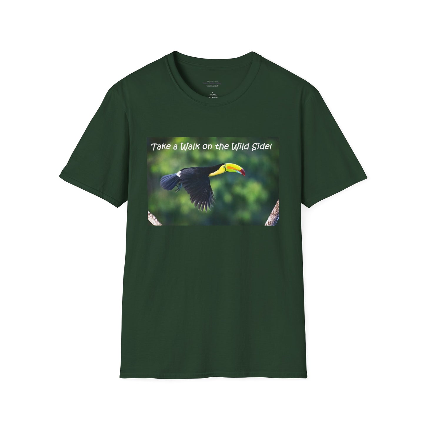Costa Rican Keel-billed toucan in flight - T-shirt