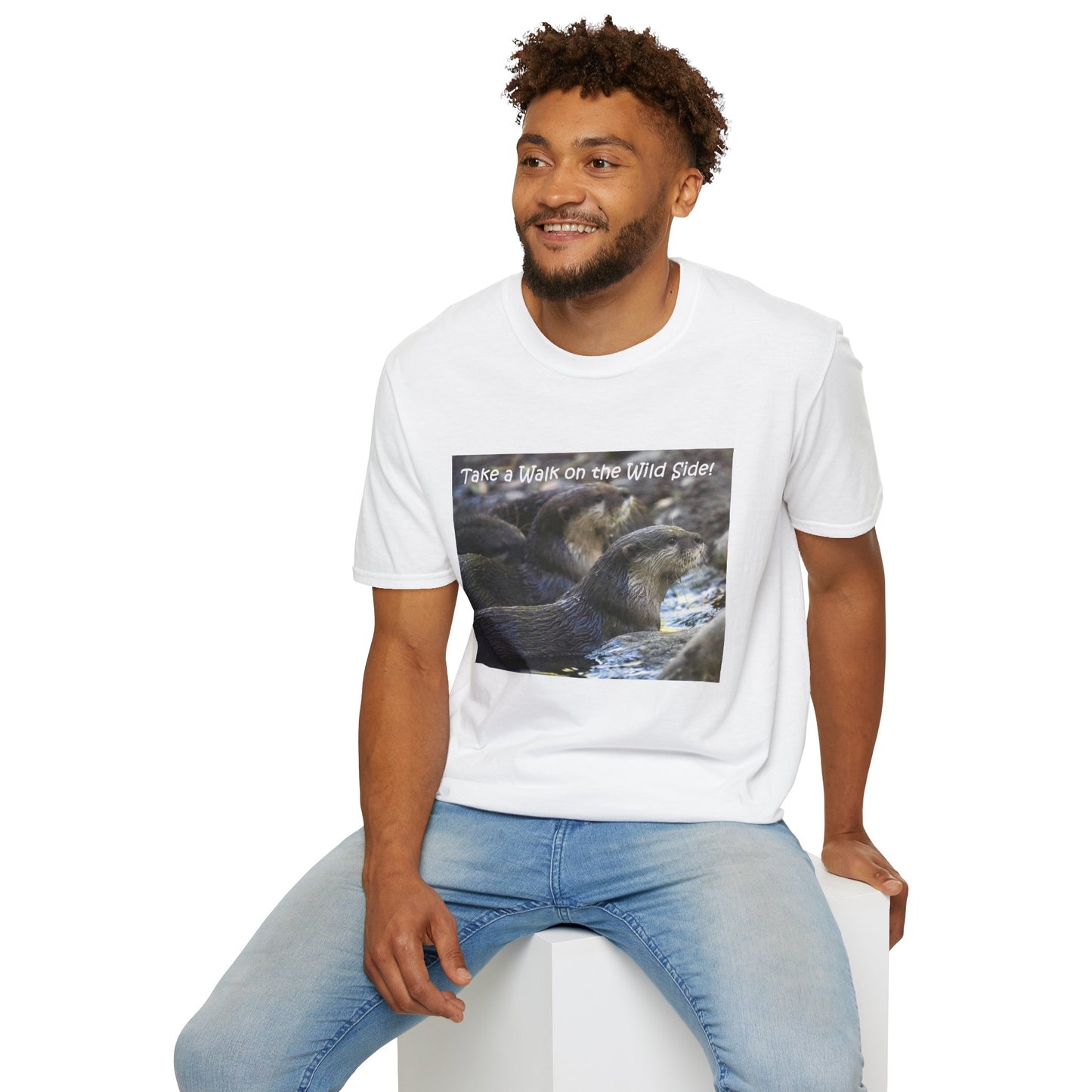 Curiously cute river otter - T-Shirt