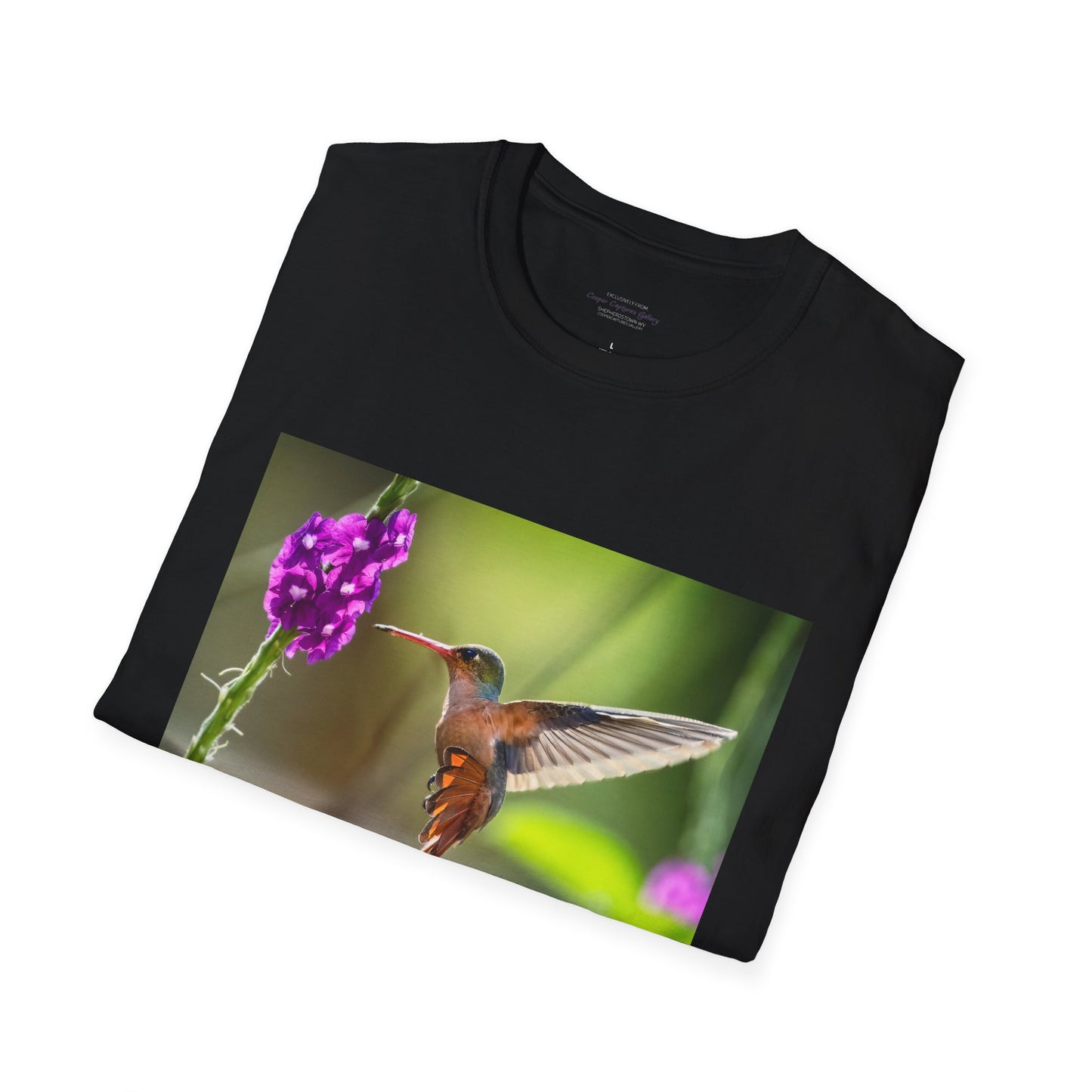 Costa Rican Rufous-tailed hummingbird in flight - T-shirt