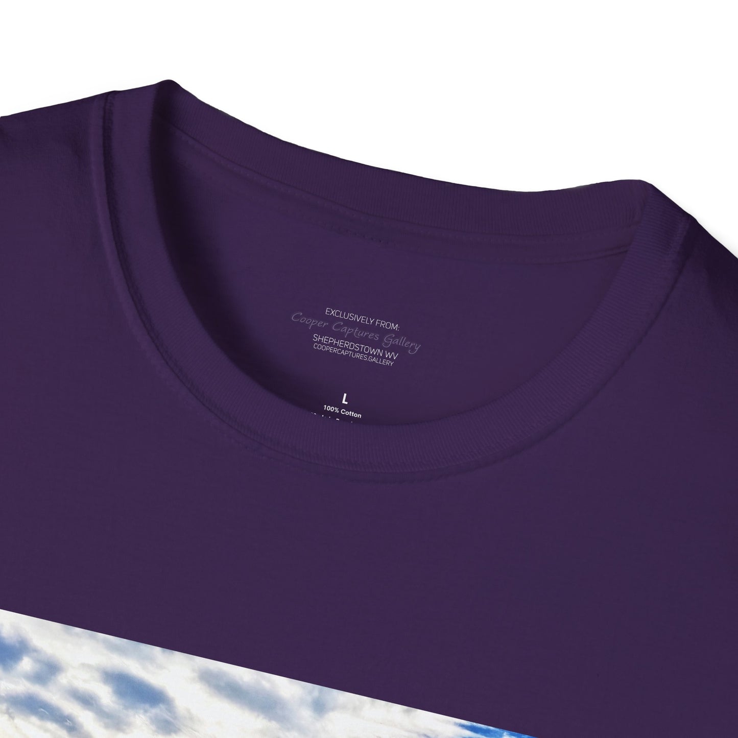 Sunrise sky in spring - T-Shirt