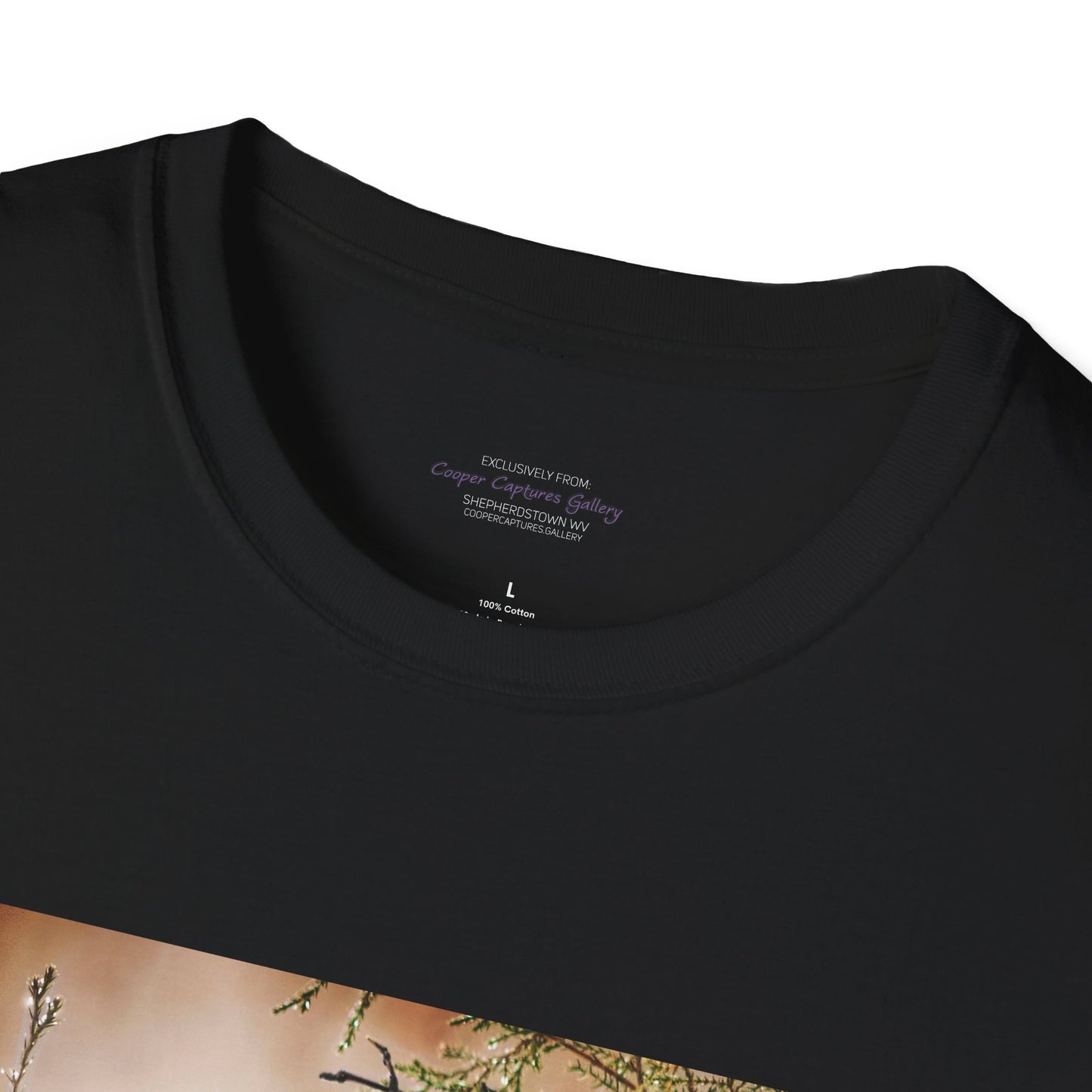 Sparrow sitting in an evergreen surrounded by snow - T-shirt