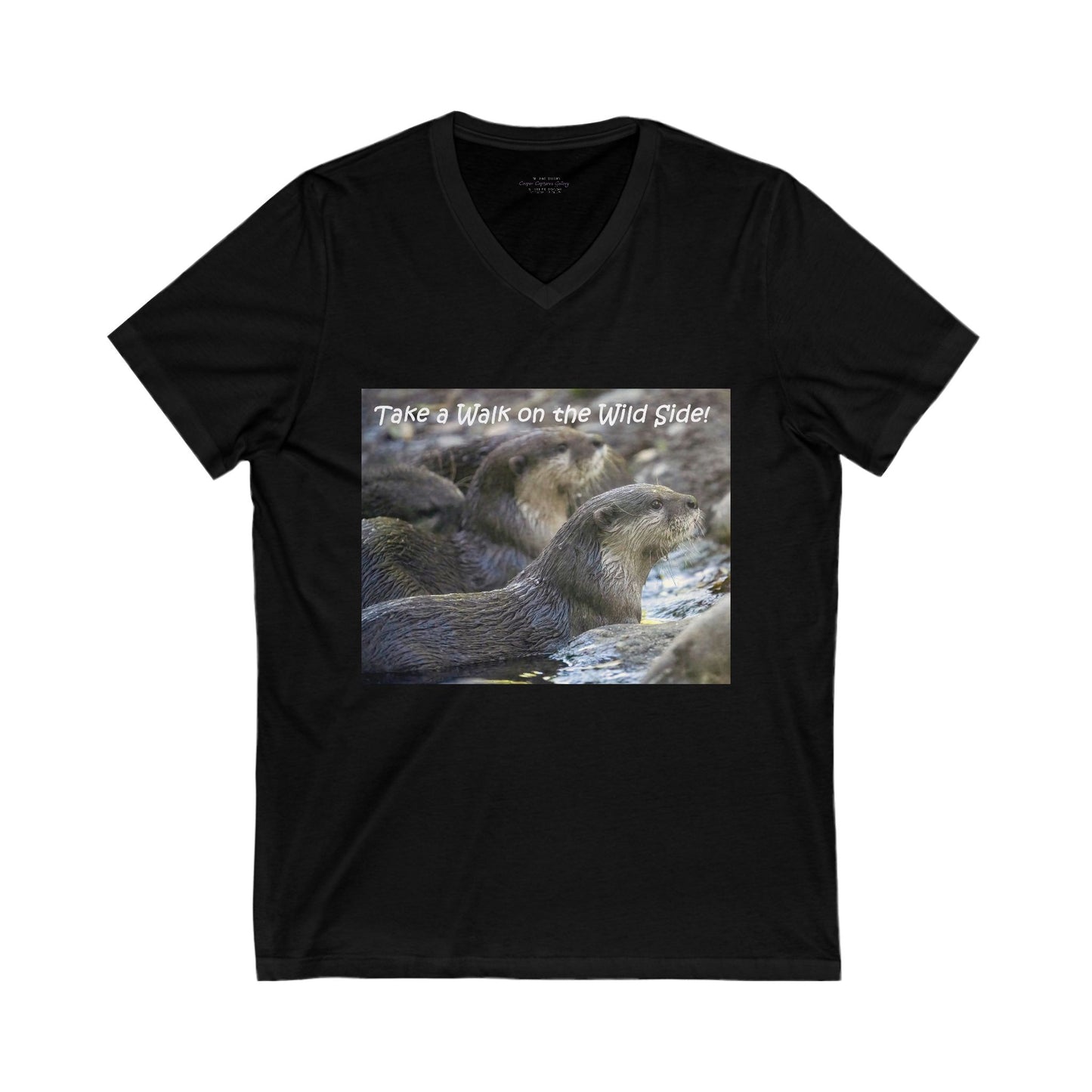 Curiously cute river otter - T-Shirt
