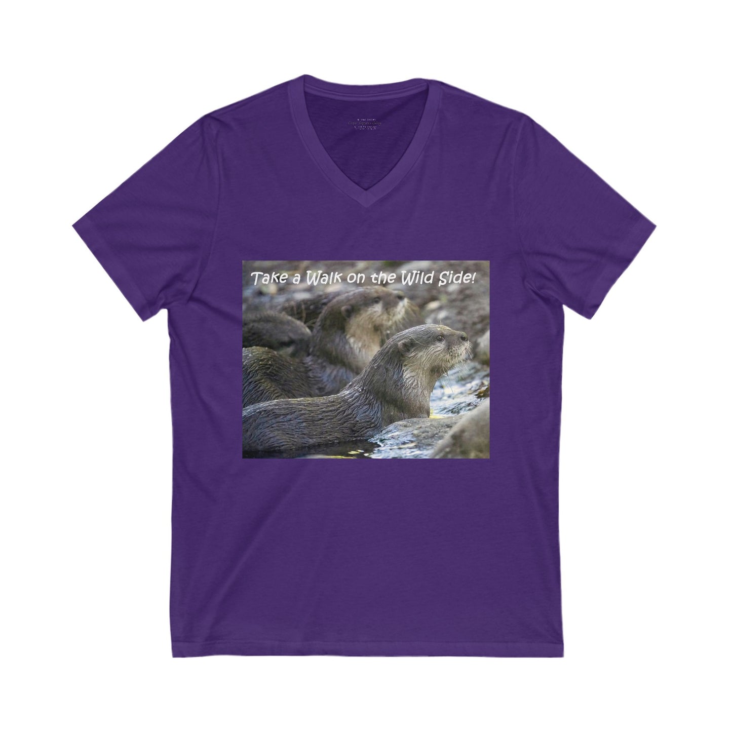 Curiously cute river otter - T-Shirt
