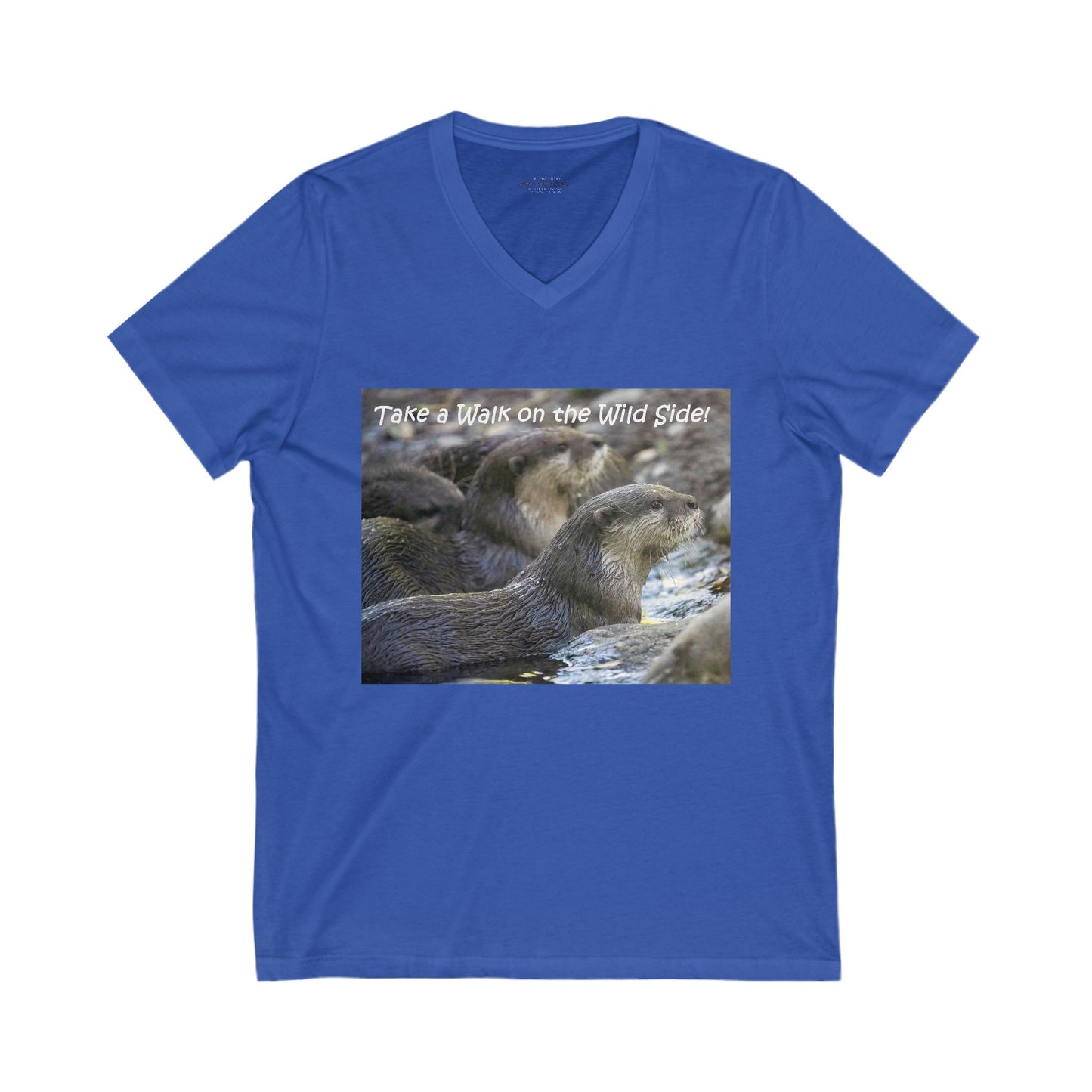 Curiously cute river otter - T-Shirt