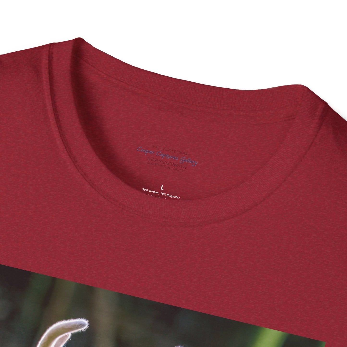 Funky-faced young deer buck - T-Shirt