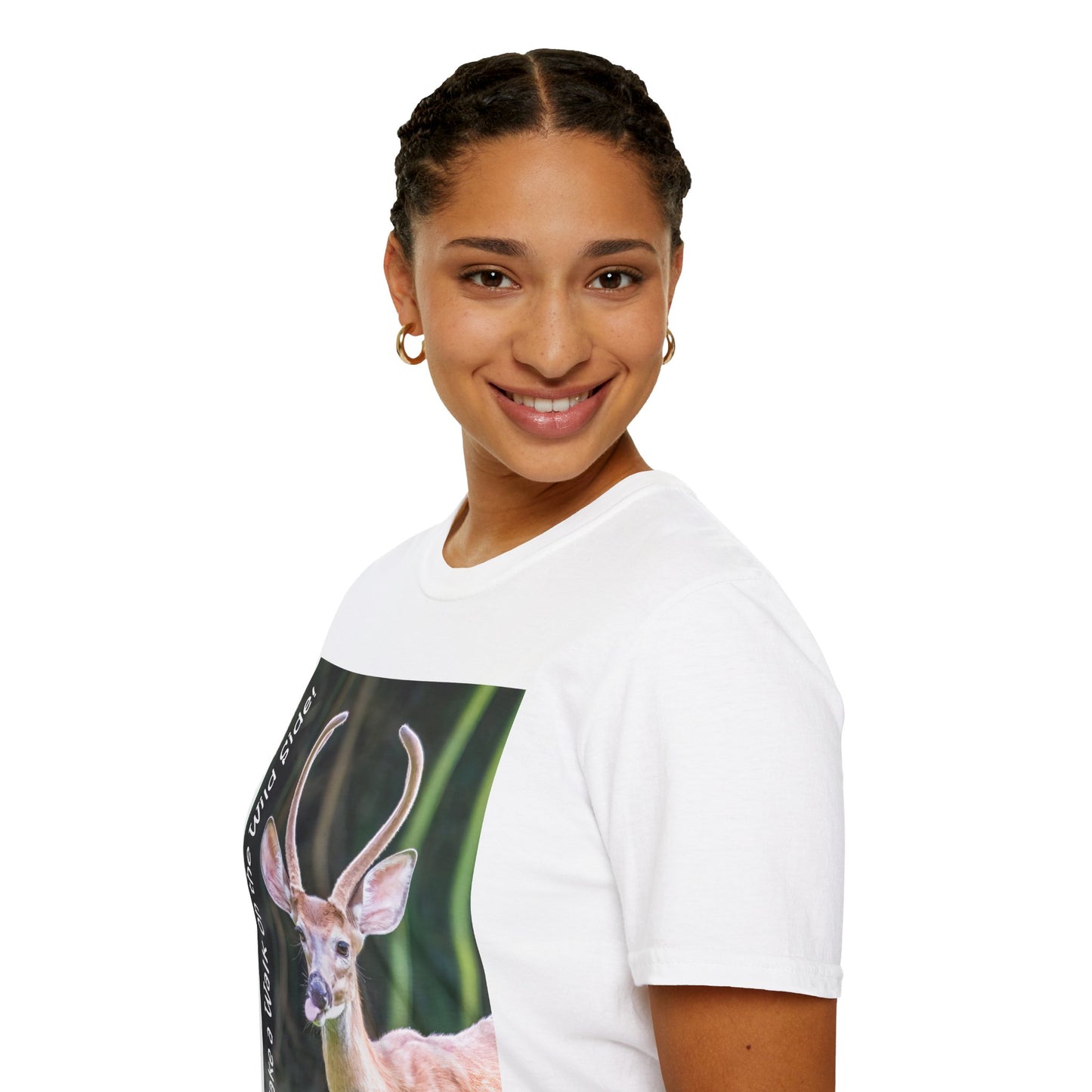 Funky-faced young deer buck - T-Shirt