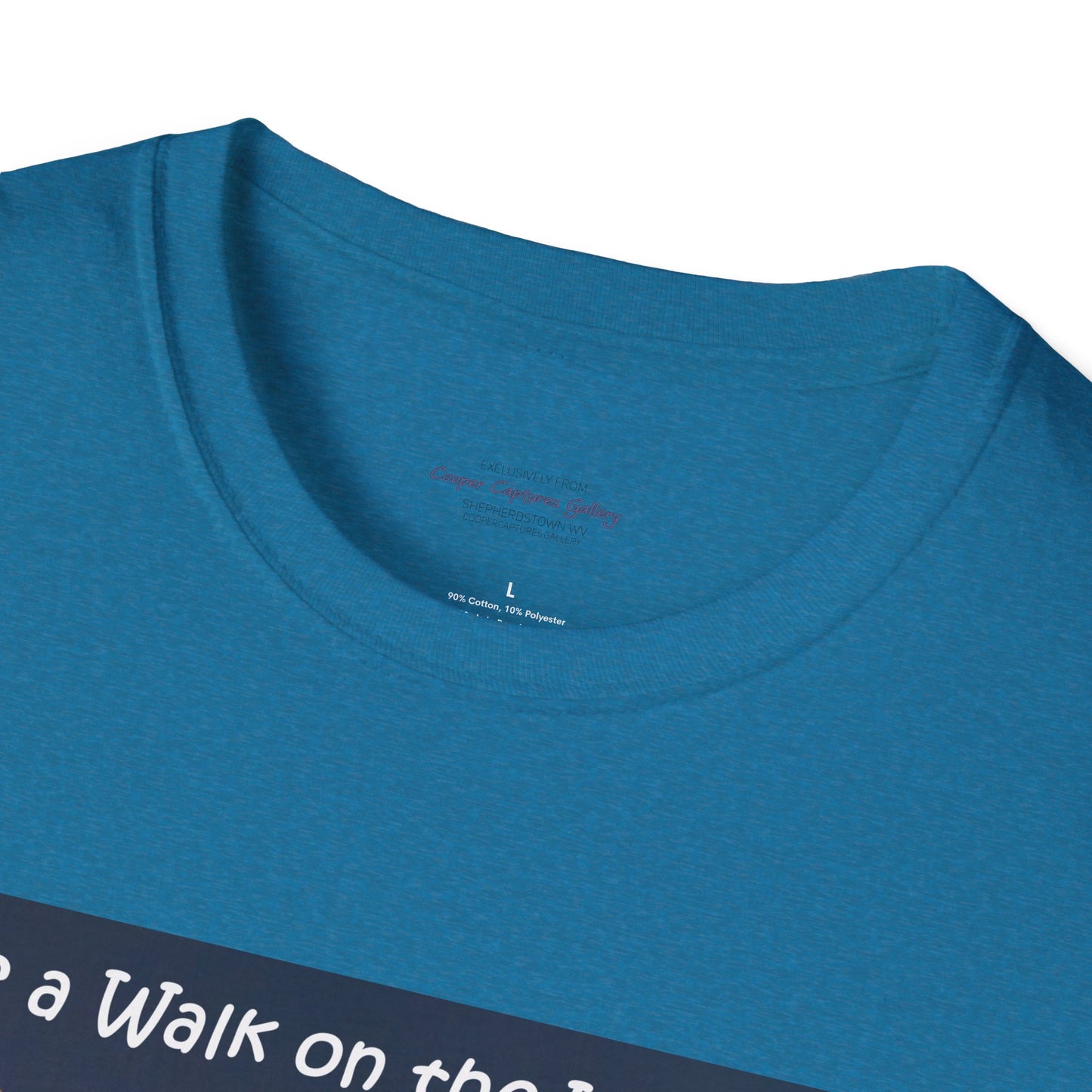 Costa Rican Red-eyed tree frog on a leaf - T-shirt