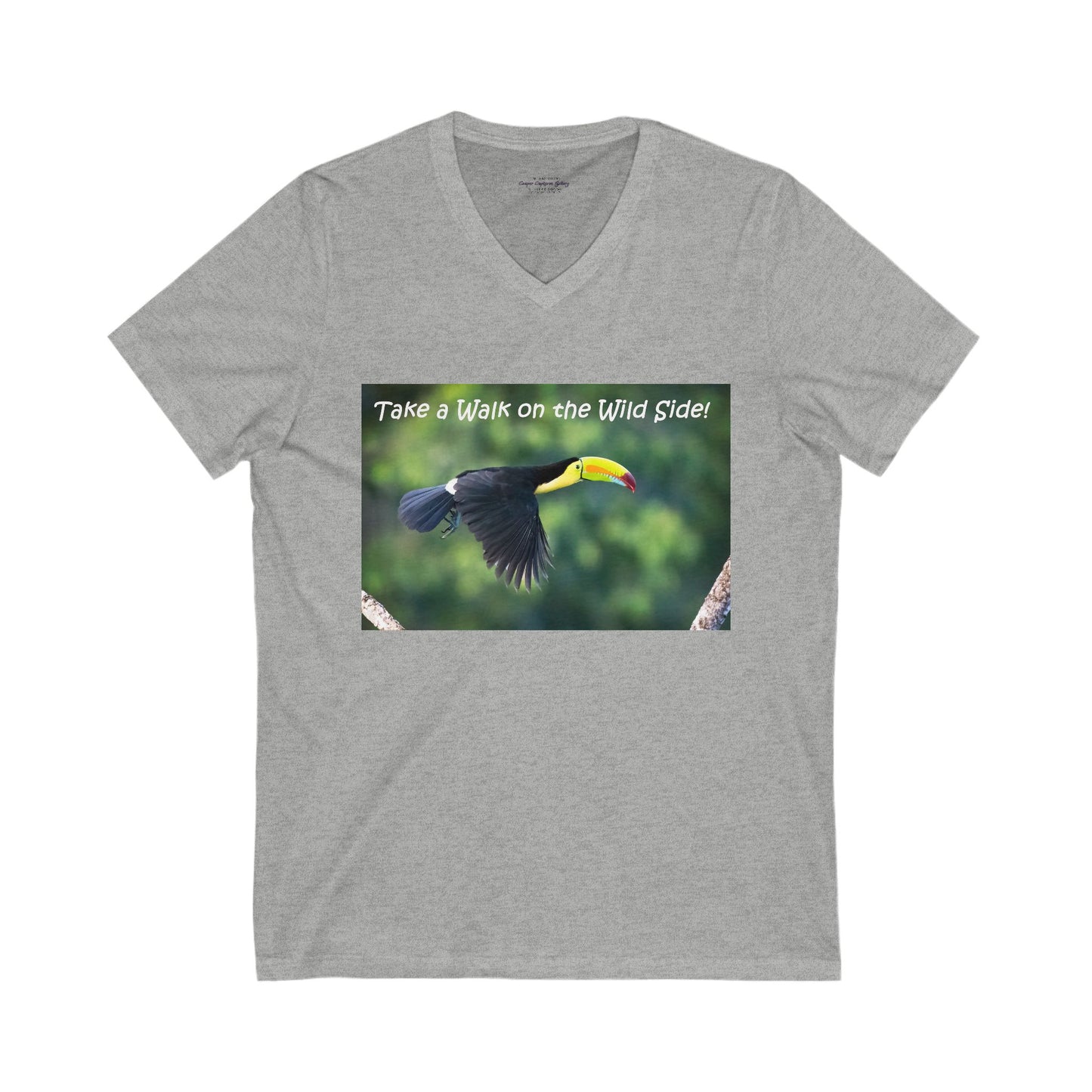 Costa Rican Keel-billed Toucan flying - V-Neck Tee-Shirt