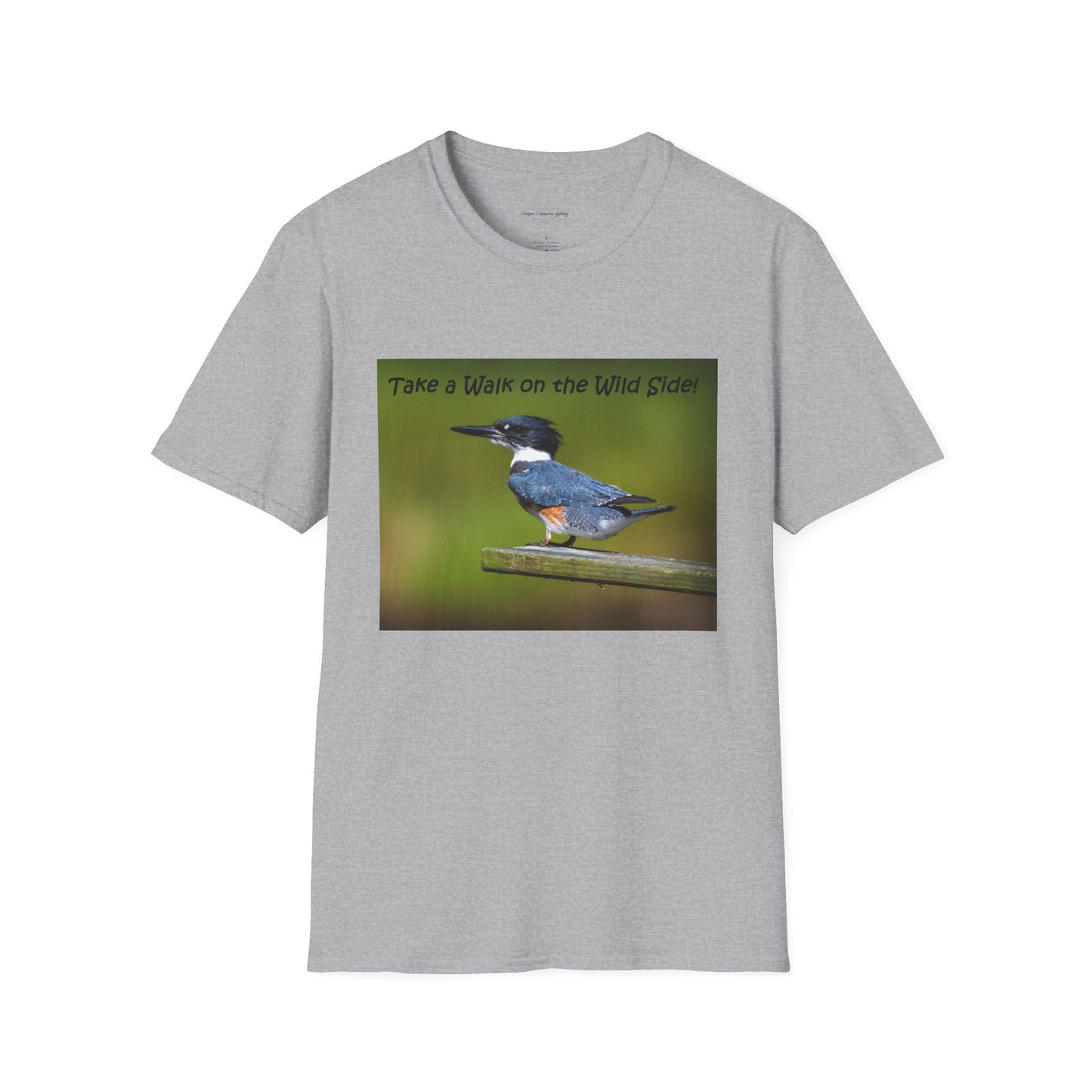 Noble Kingfisher sits watching for prey - T-shirt