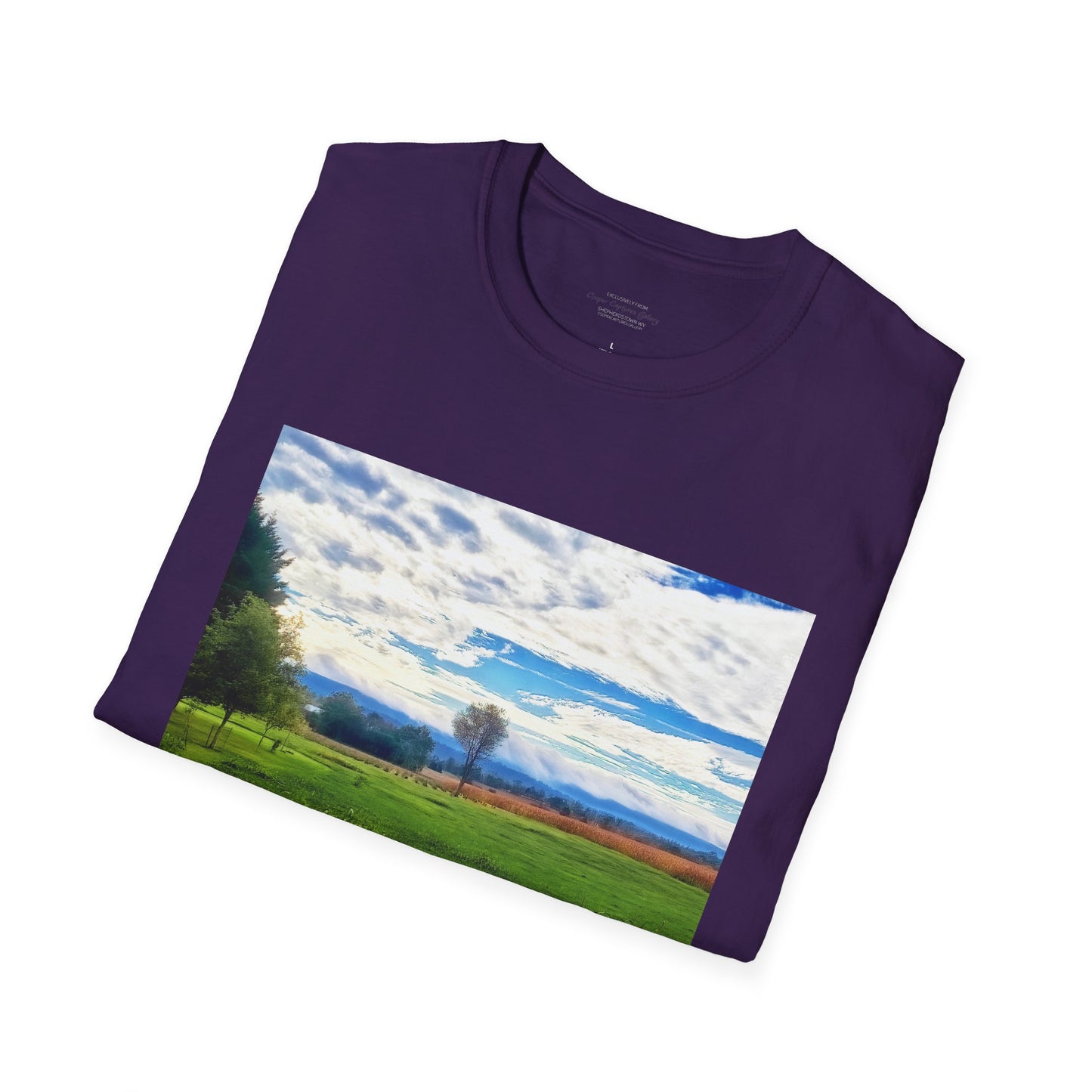 Sunrise sky in spring - T-Shirt