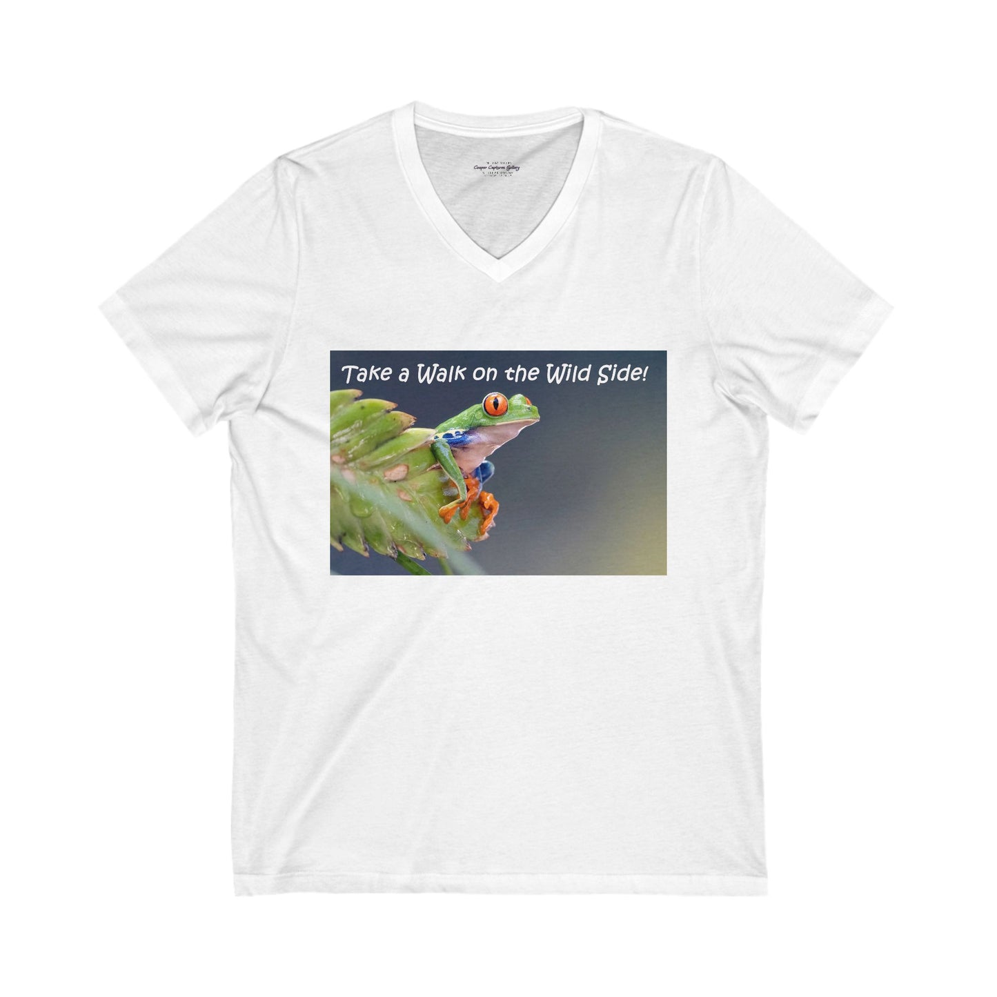 Costa Rican Red-Eyed Tree Frog on a leaf - V-Neck Tee-Shirt