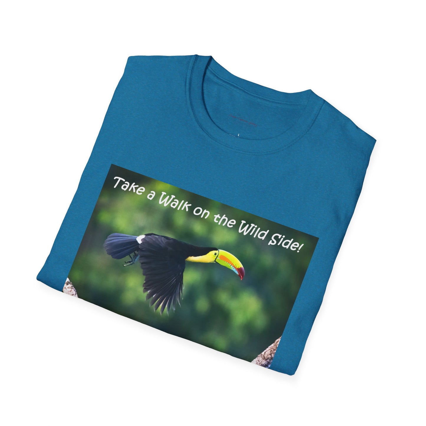 Costa Rican Keel-billed toucan in flight - T-shirt