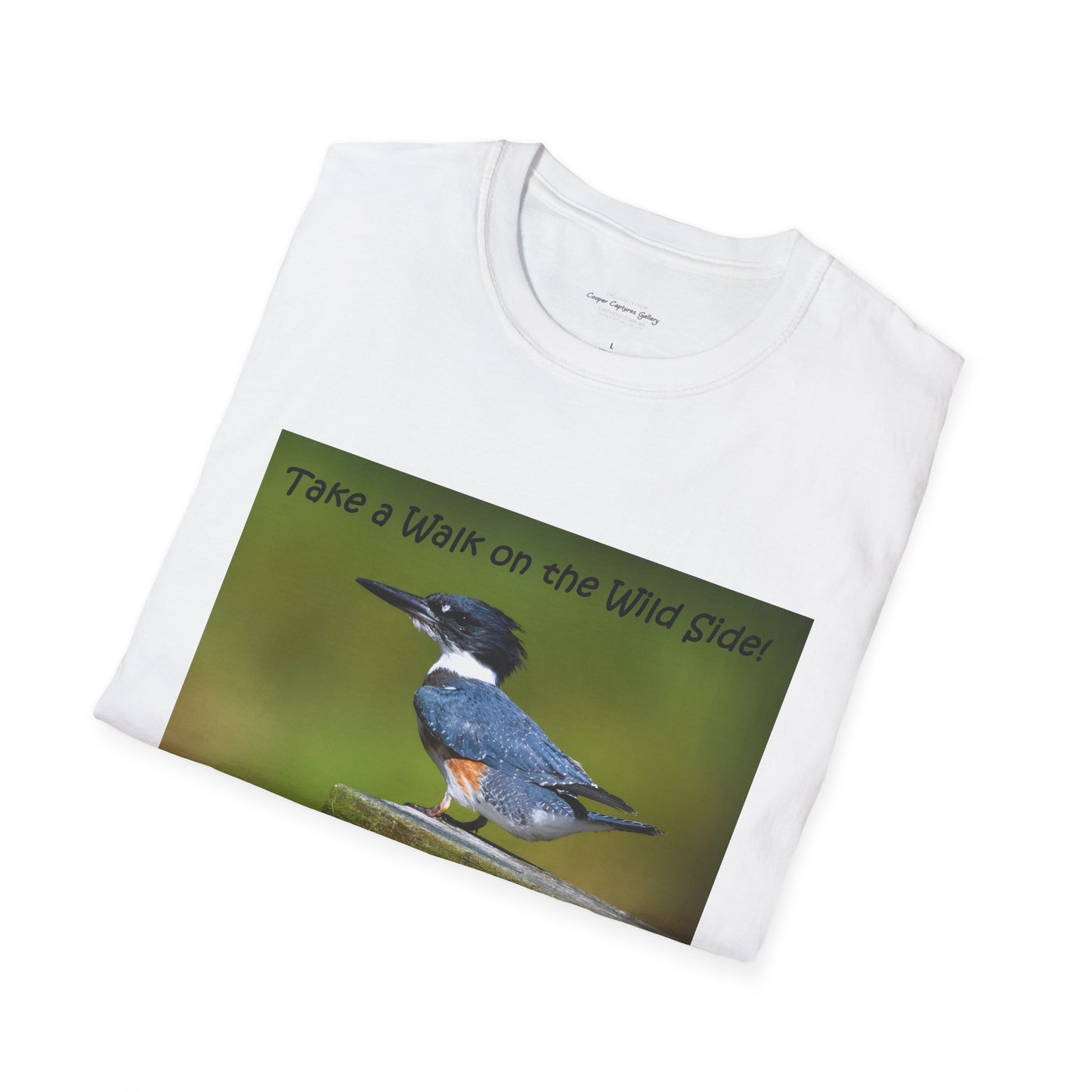 Noble Kingfisher sits watching for prey - T-shirt