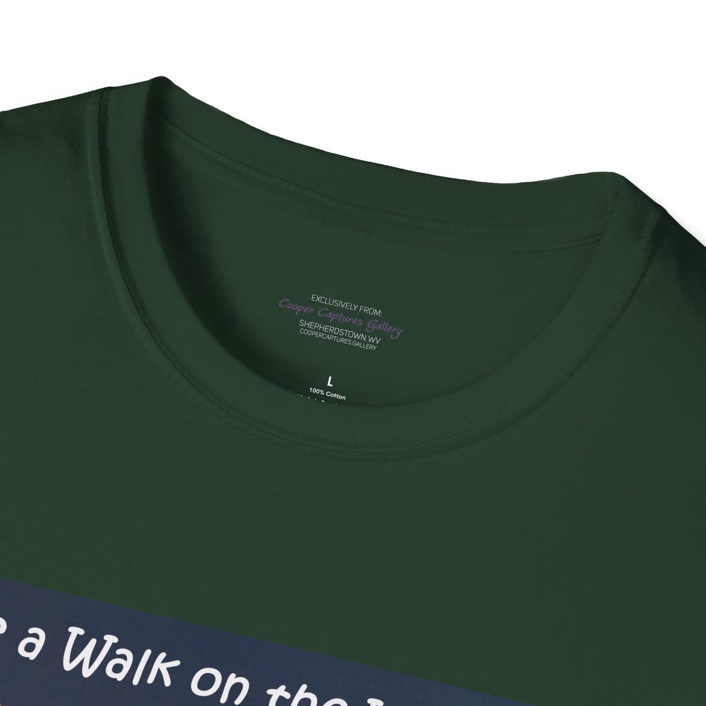 Costa Rican Red-eyed tree frog on a leaf - T-shirt