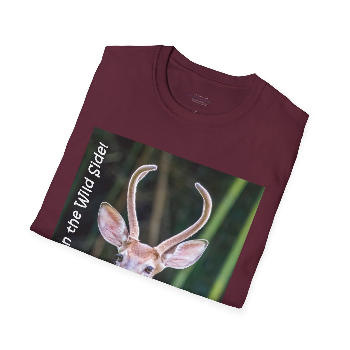 Funky-faced young deer buck - T-Shirt