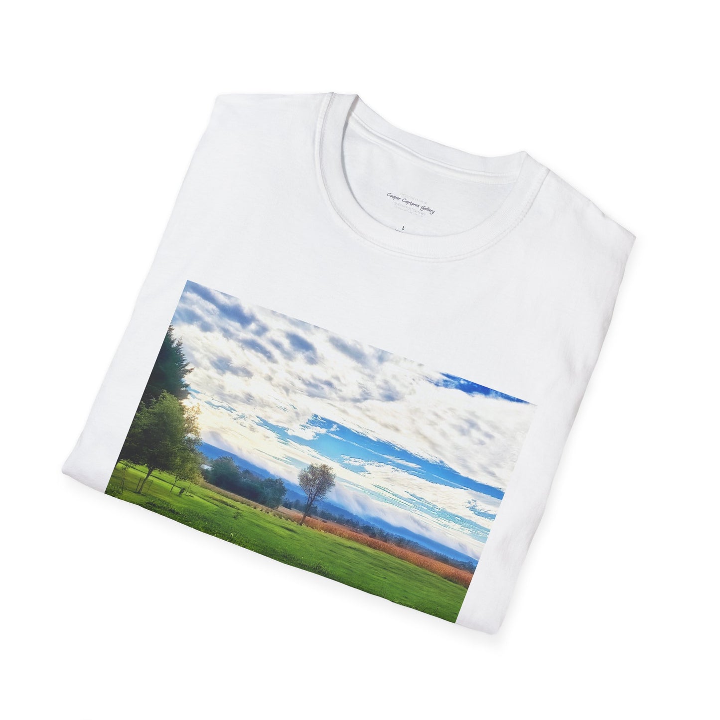 Sunrise sky in spring - T-Shirt