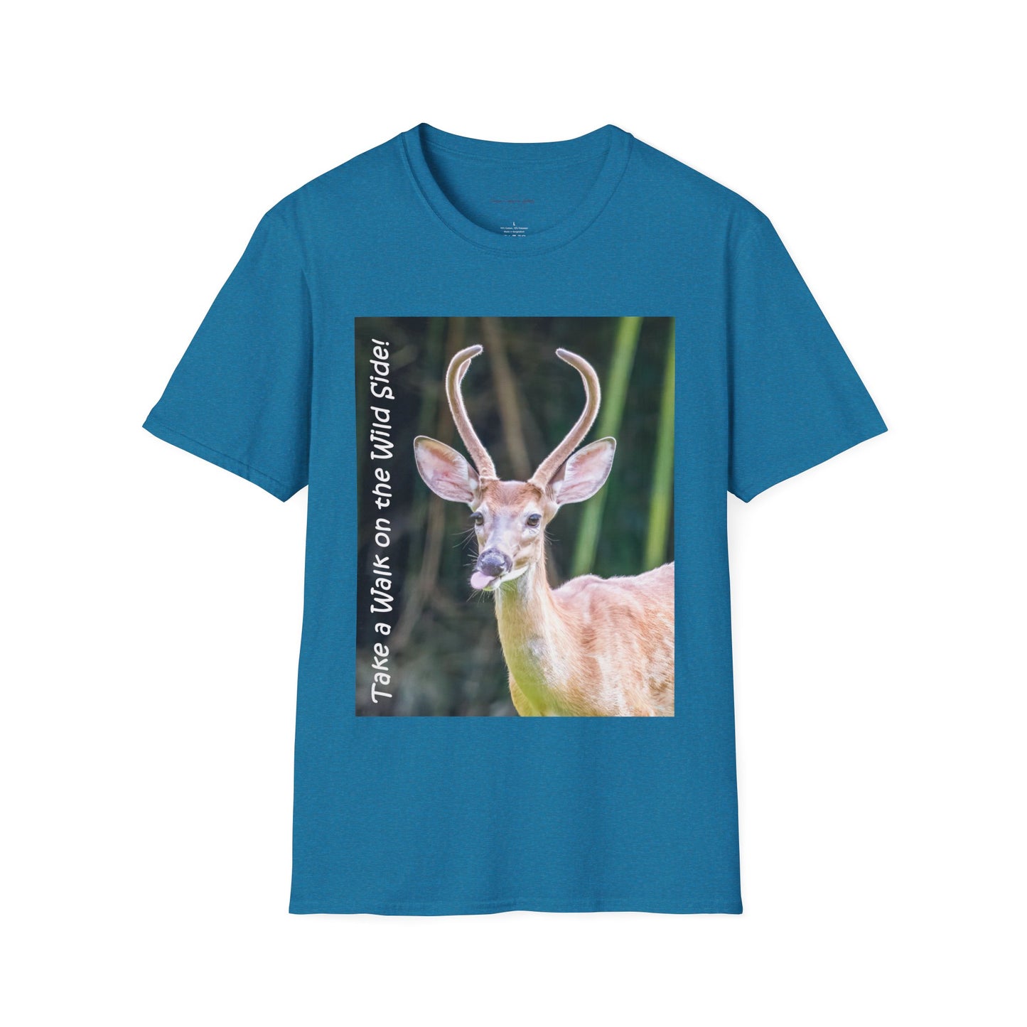 Funky-faced young deer buck - T-Shirt