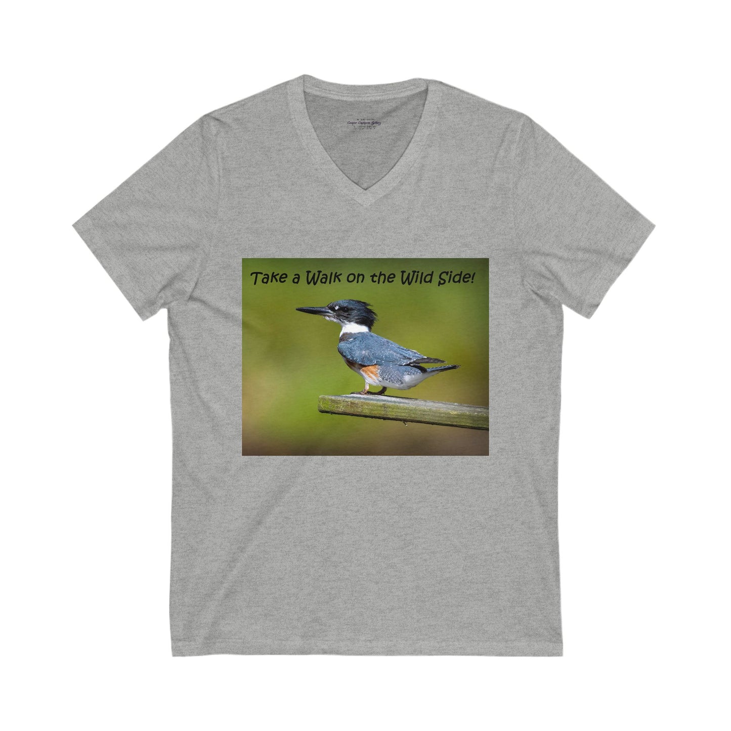 Noble Kingfisher sits watching for prey - V-Neck Tee-shirt