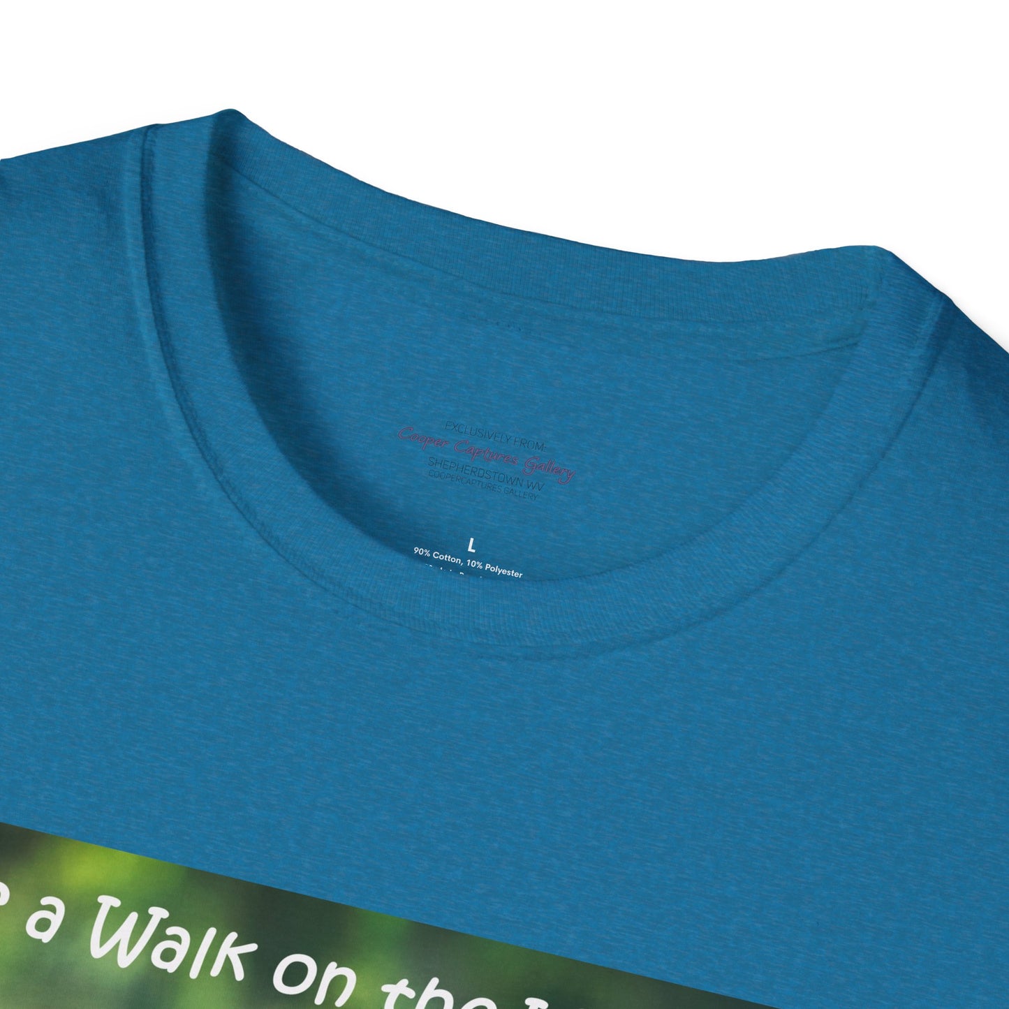 Costa Rican Keel-billed toucan in flight - T-shirt