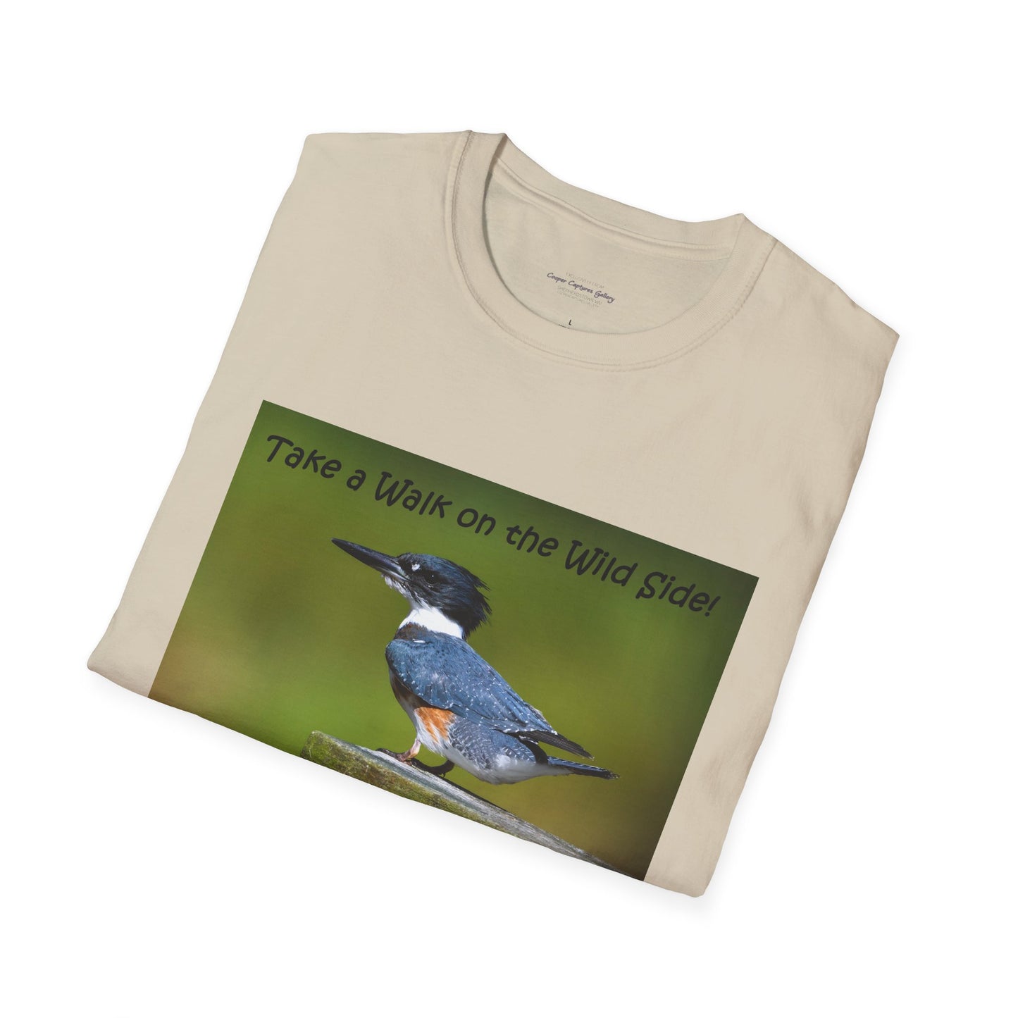 Noble Kingfisher sits watching for prey - T-shirt