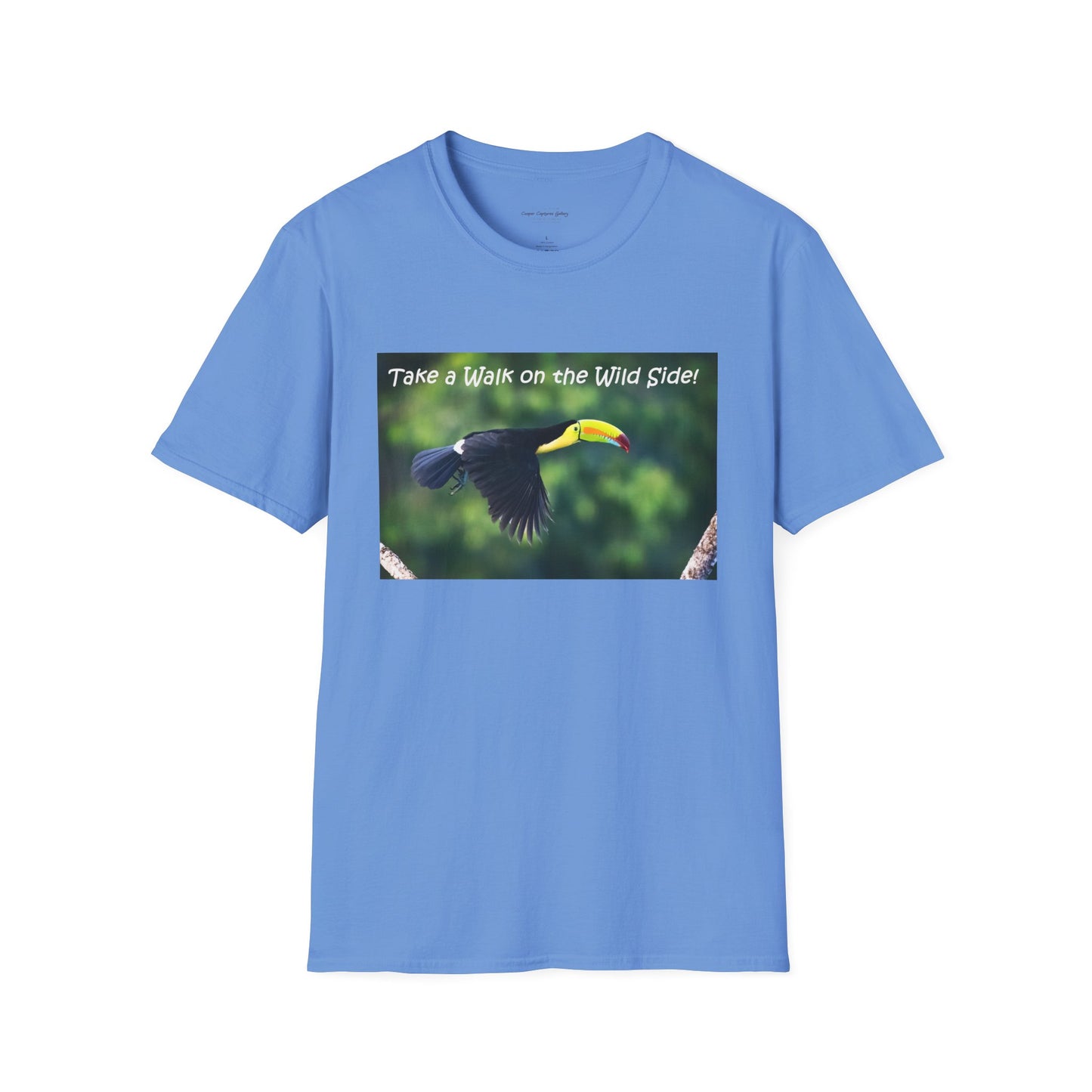 Costa Rican Keel-billed toucan in flight - T-shirt