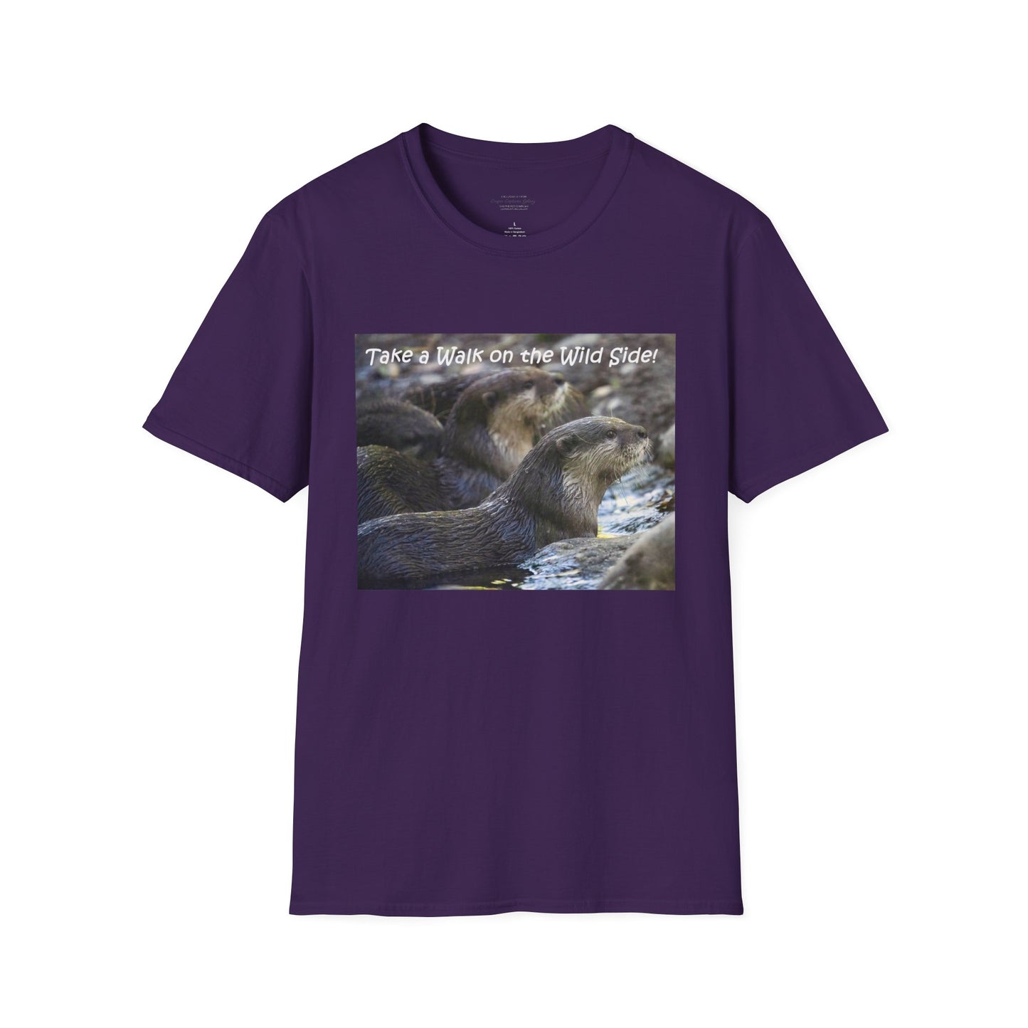 Curiously cute river otter - T-Shirt