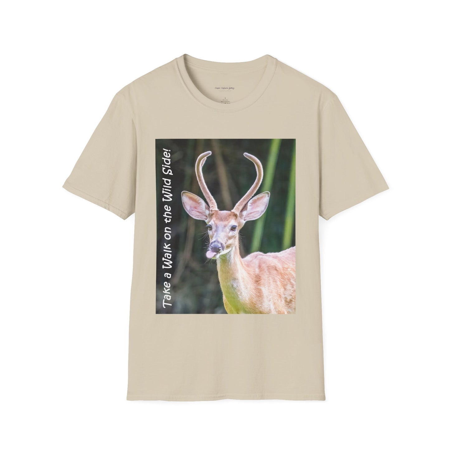Funky-faced young deer buck - T-Shirt