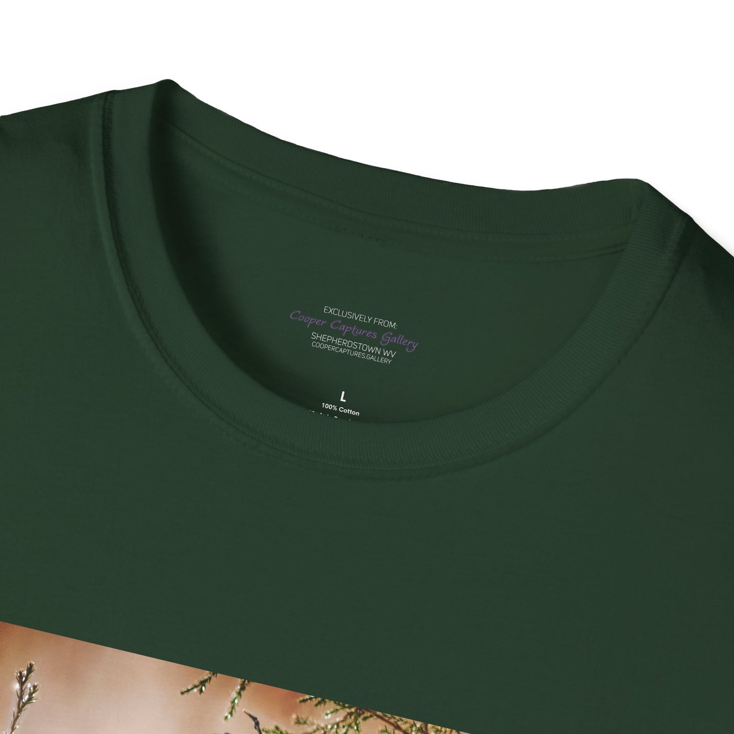 Sparrow sitting in an evergreen surrounded by snow - T-shirt